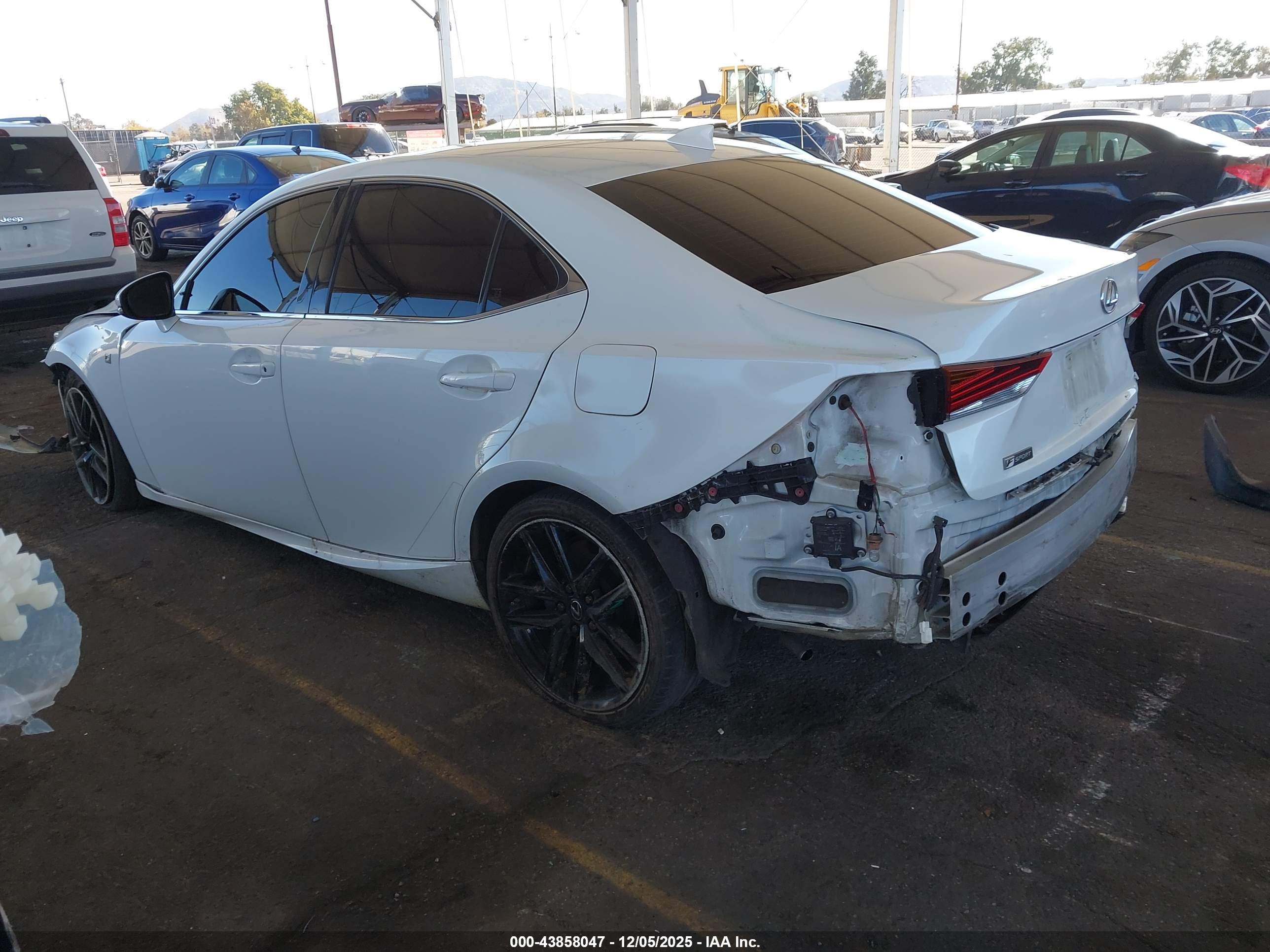 LEXUS IS image 3