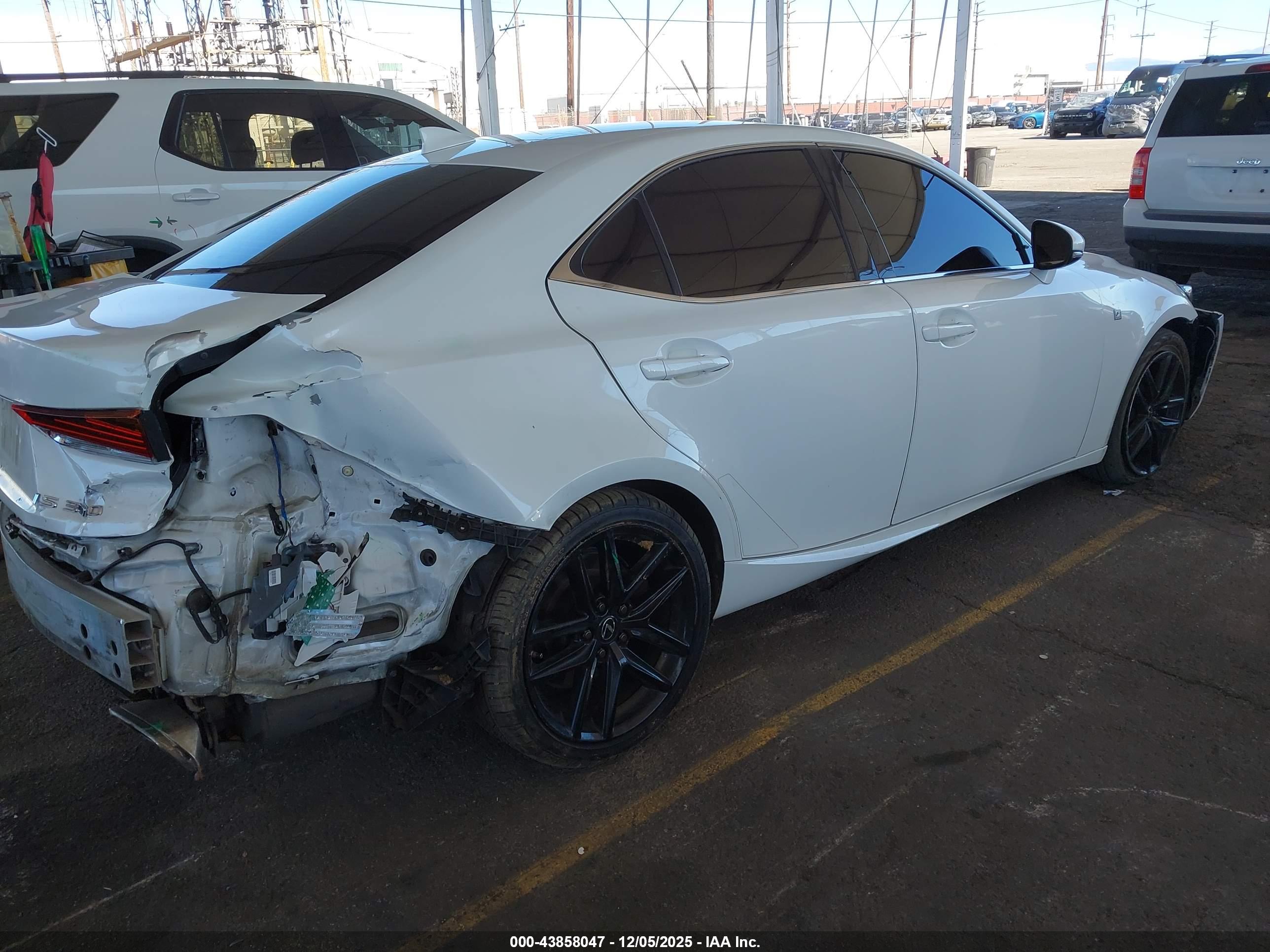 LEXUS IS image 4