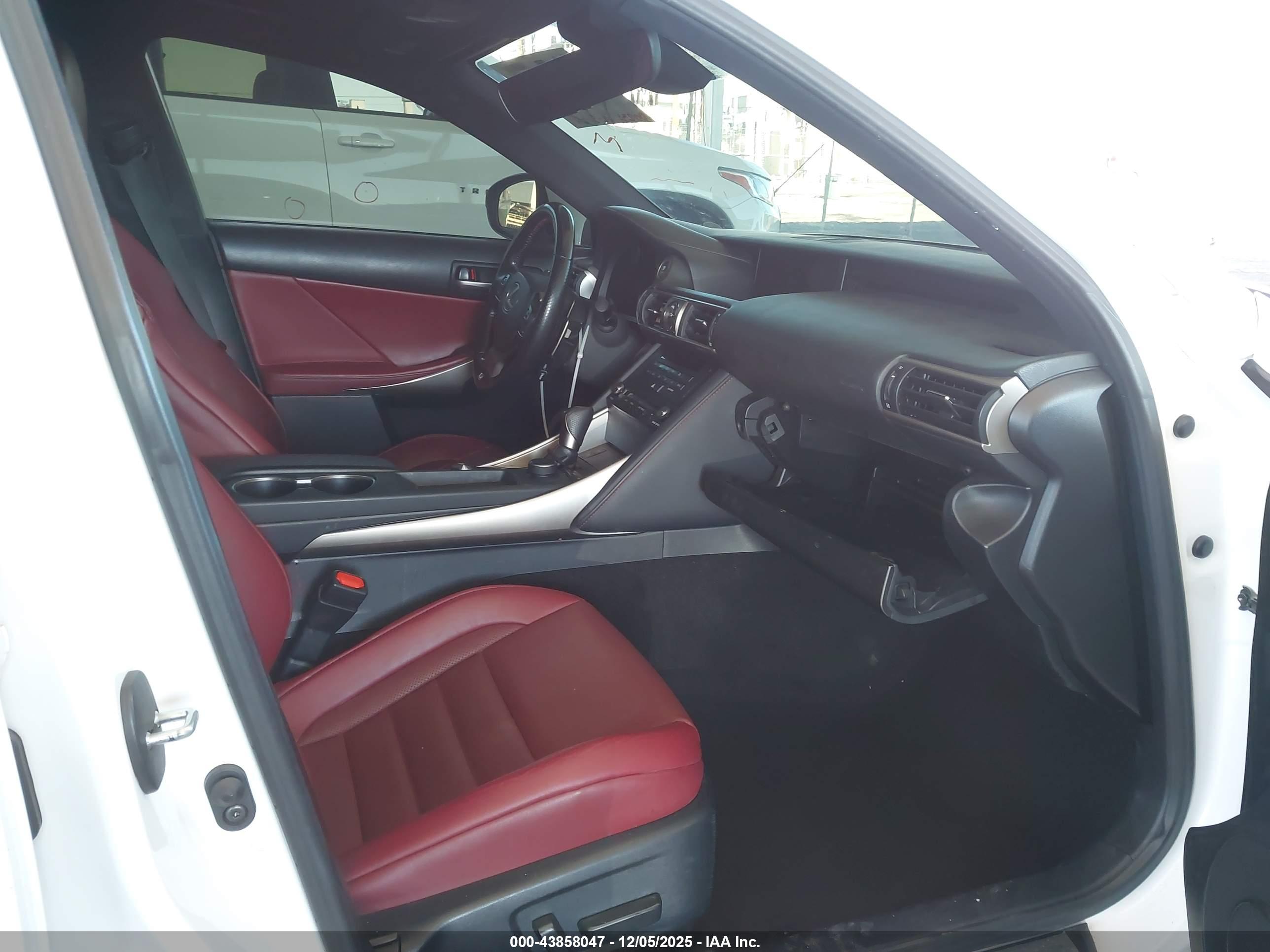 LEXUS IS image 5