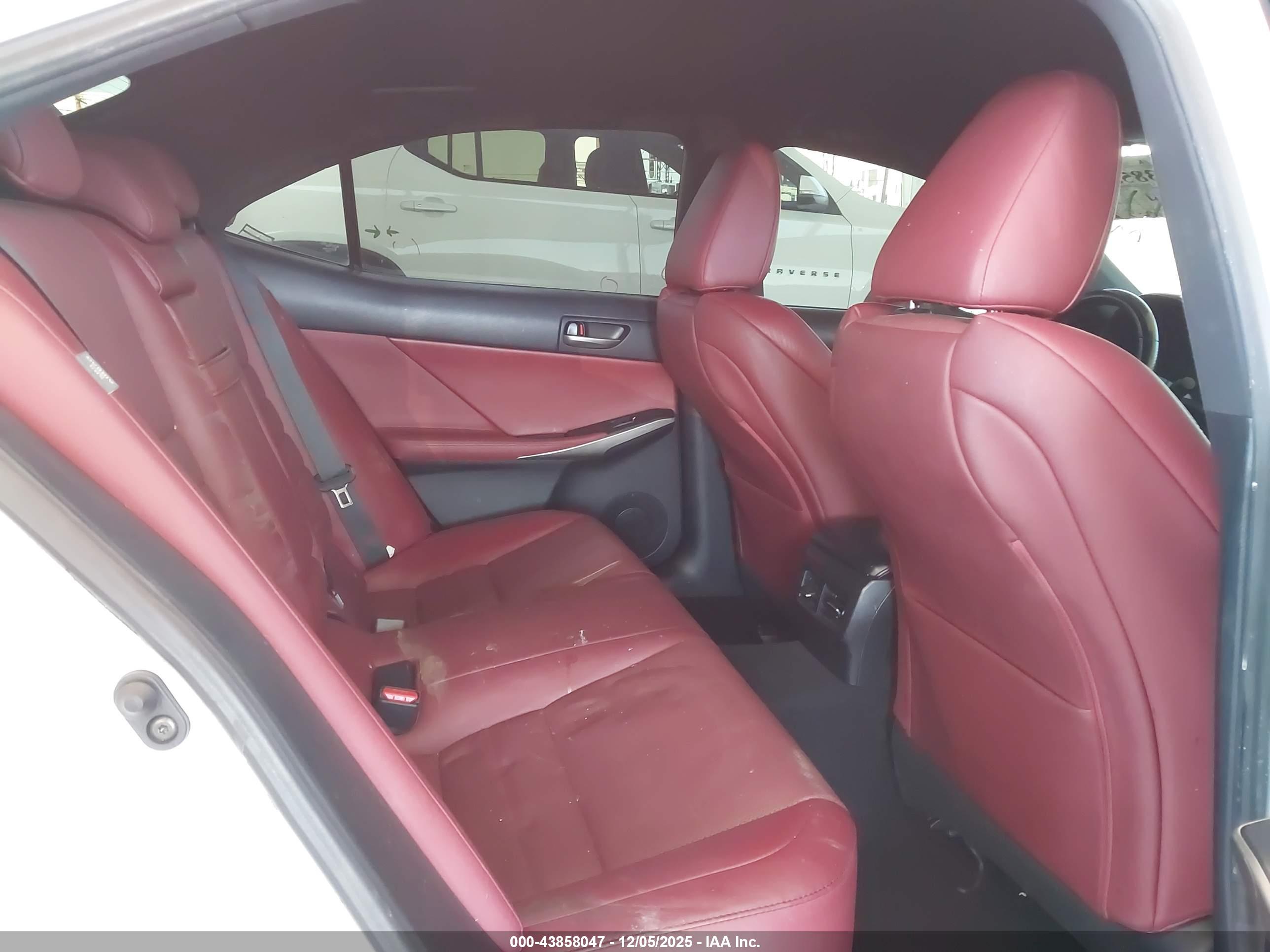 LEXUS IS image 8
