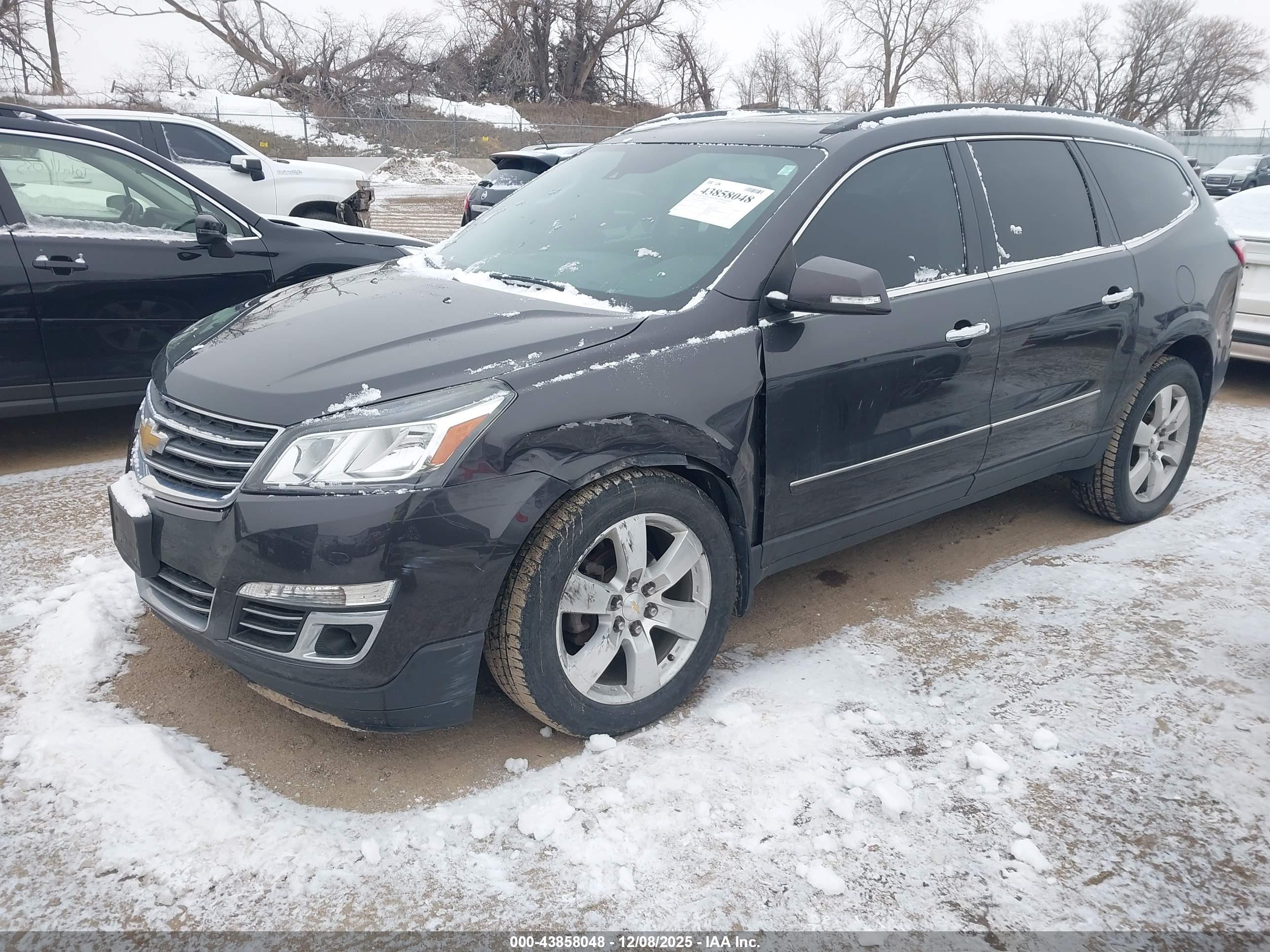 CHEVROLET TRAVERSE image 2