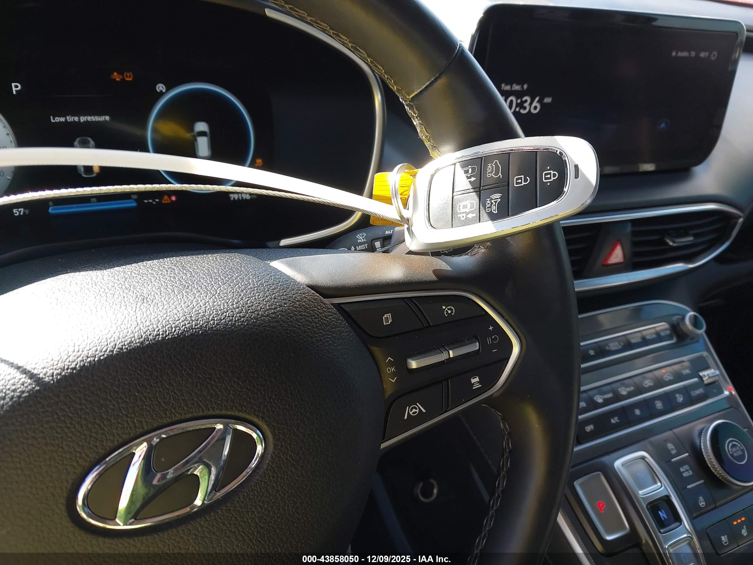 HYUNDAI SANTA image 11