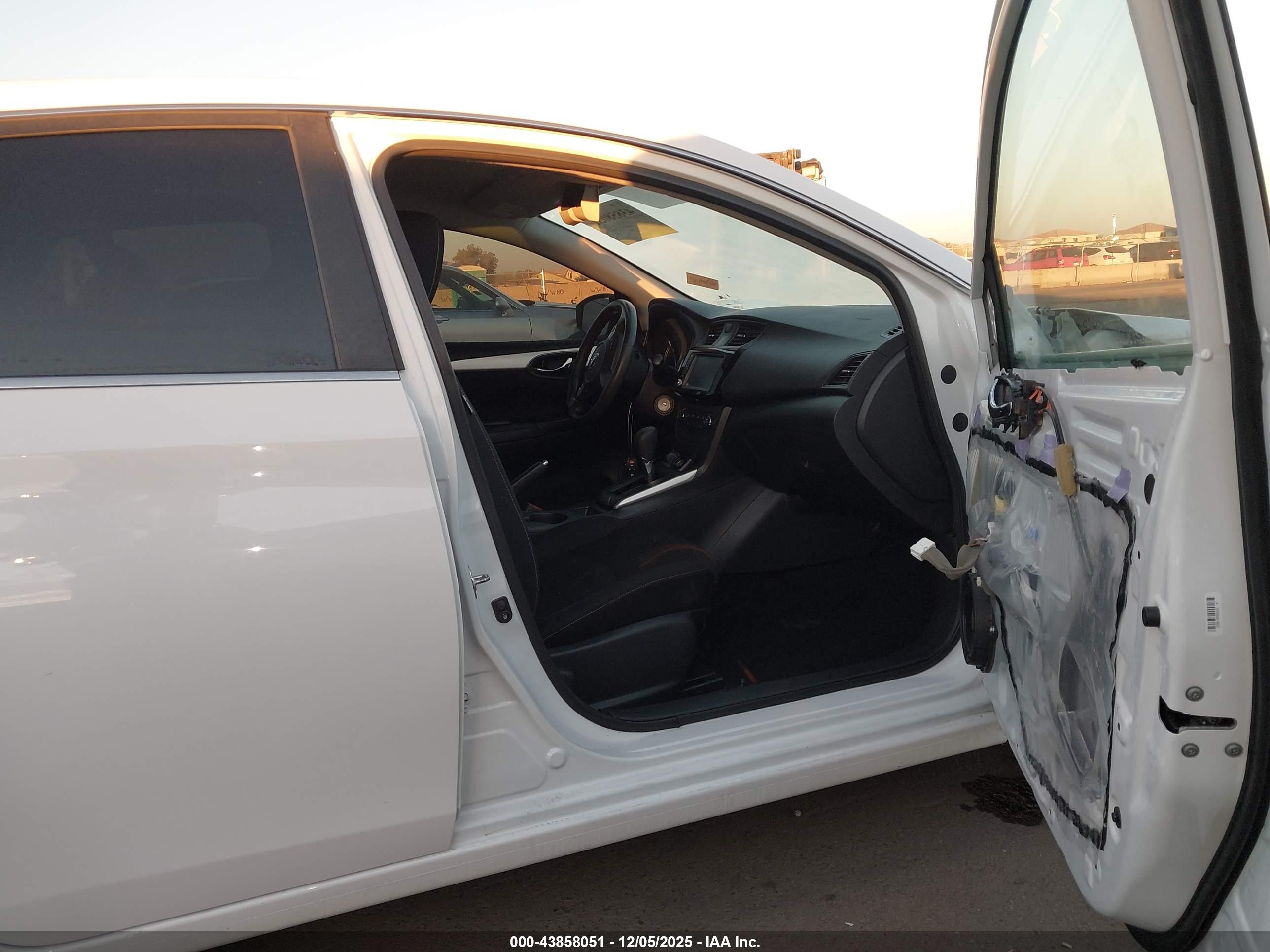 NISSAN SENTRA image 5