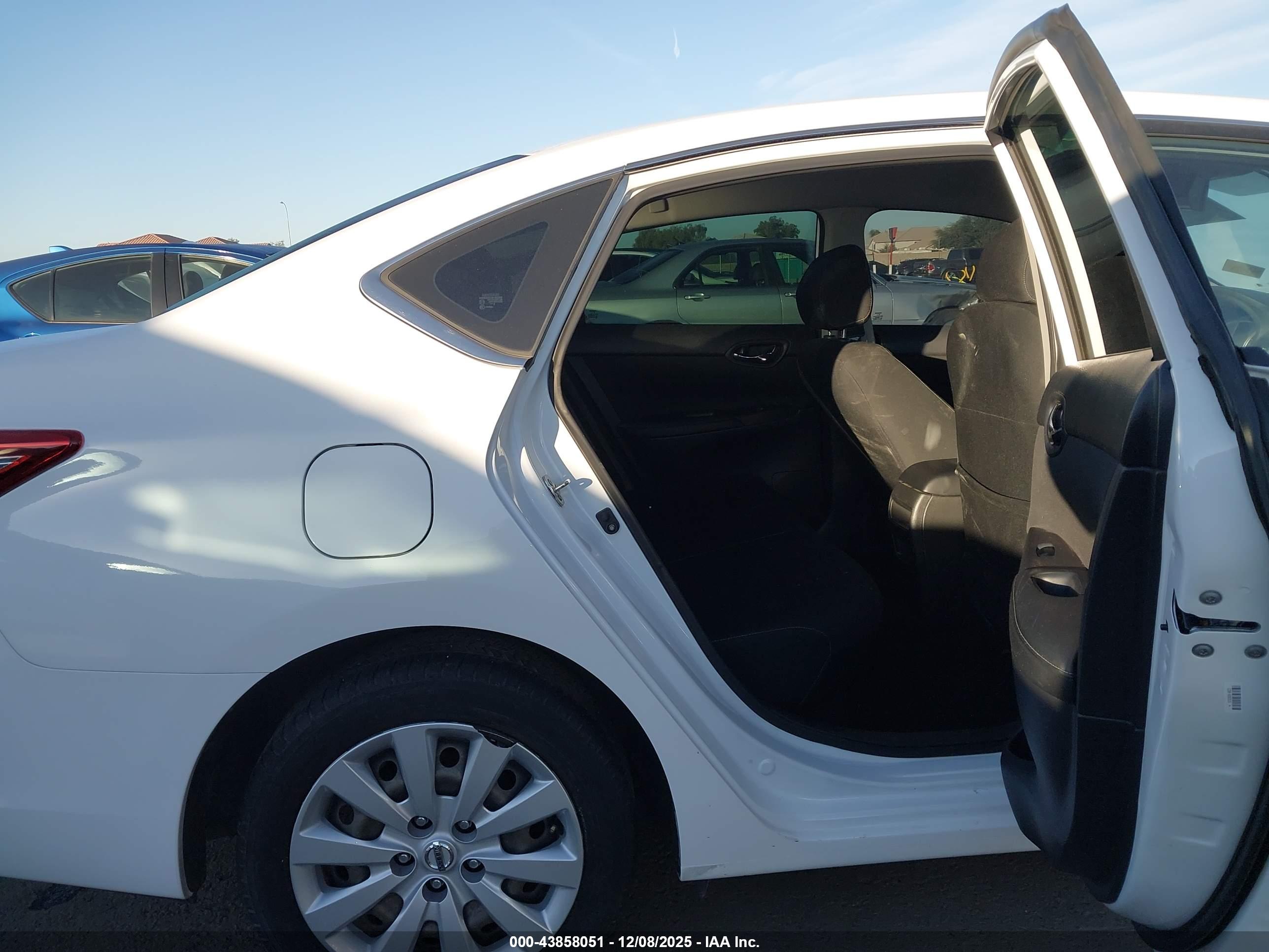 NISSAN SENTRA image 8
