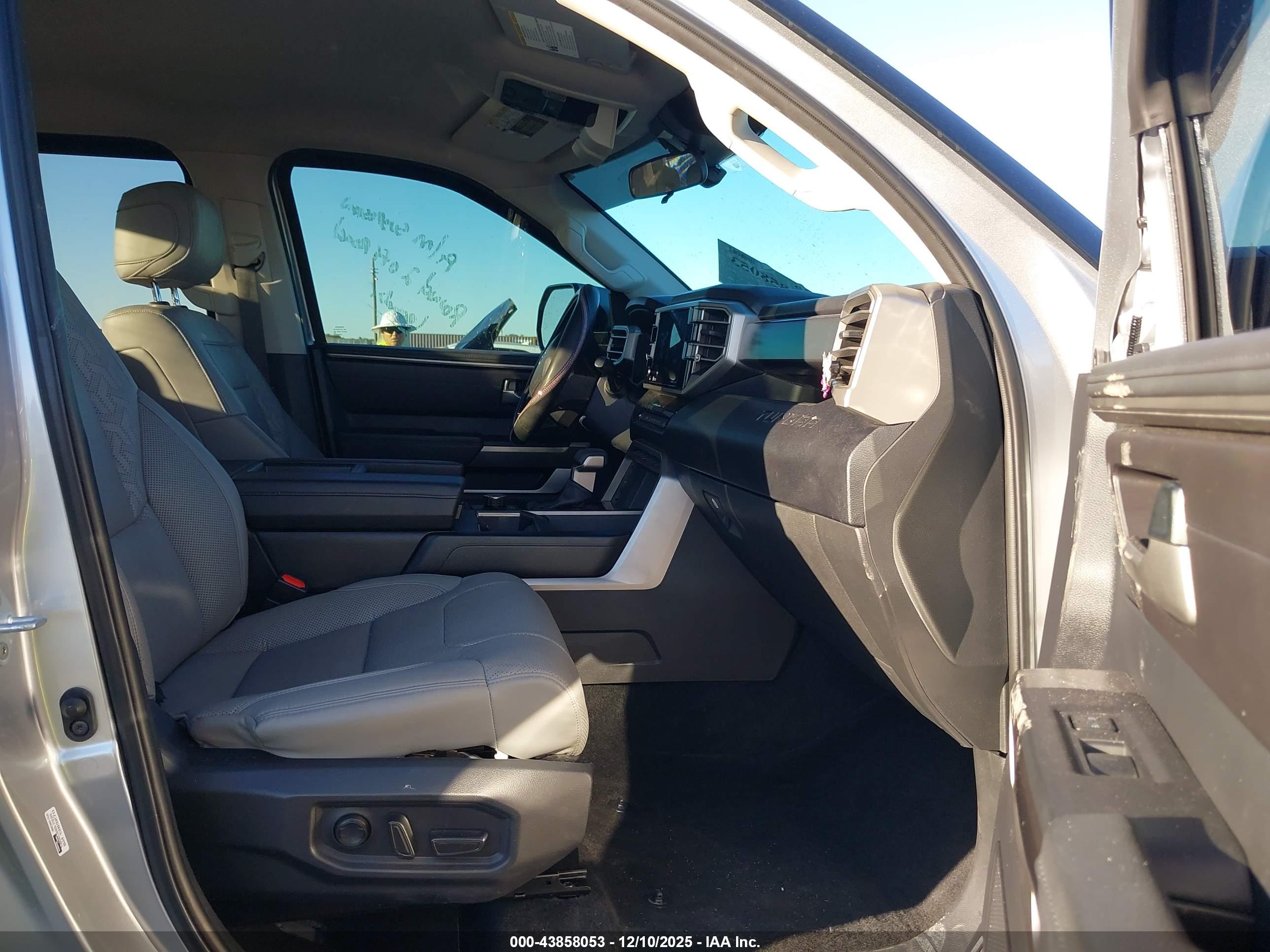 TOYOTA TUNDRA image 5
