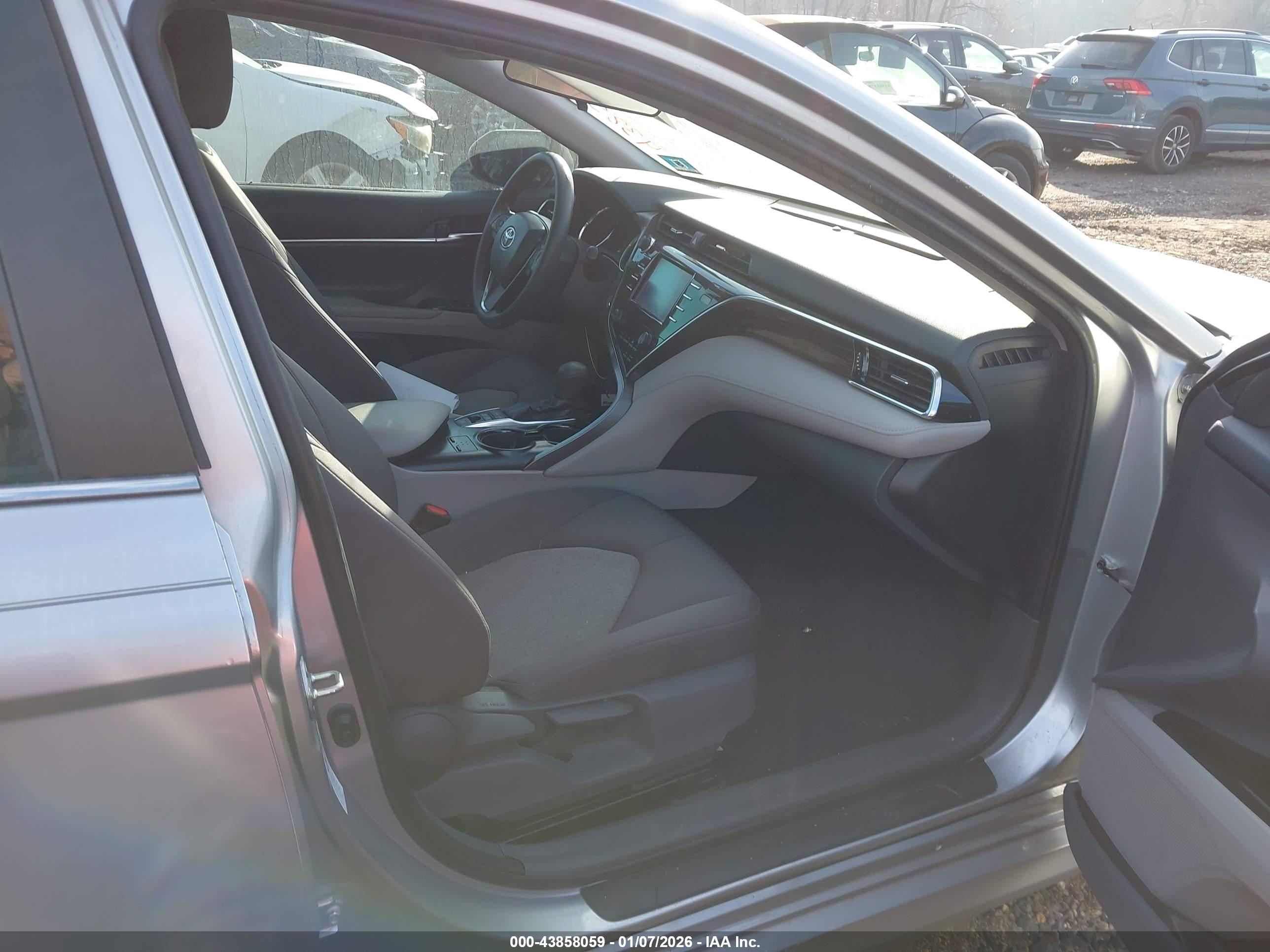 TOYOTA CAMRY image 5