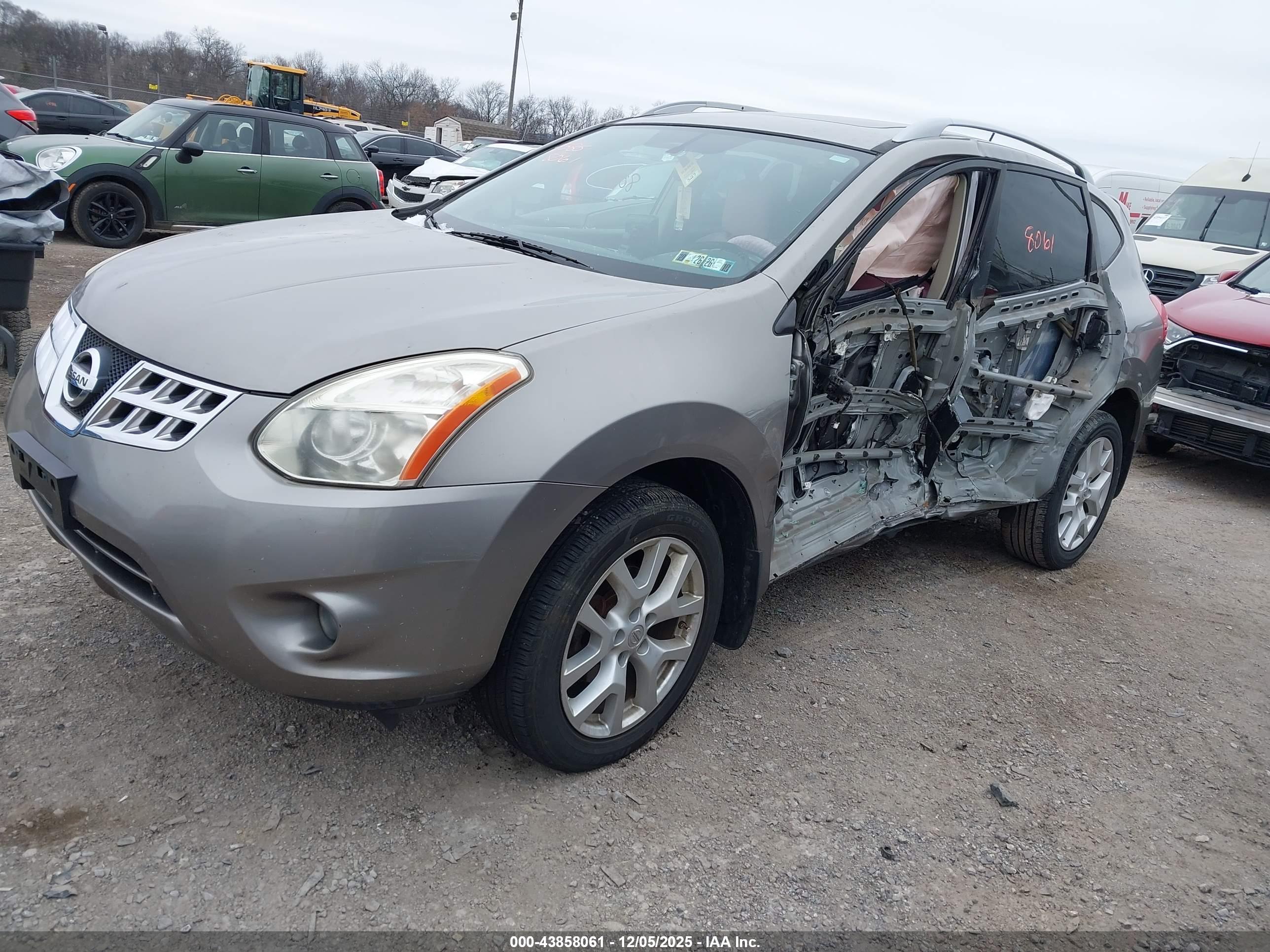 NISSAN ROGUE image 2