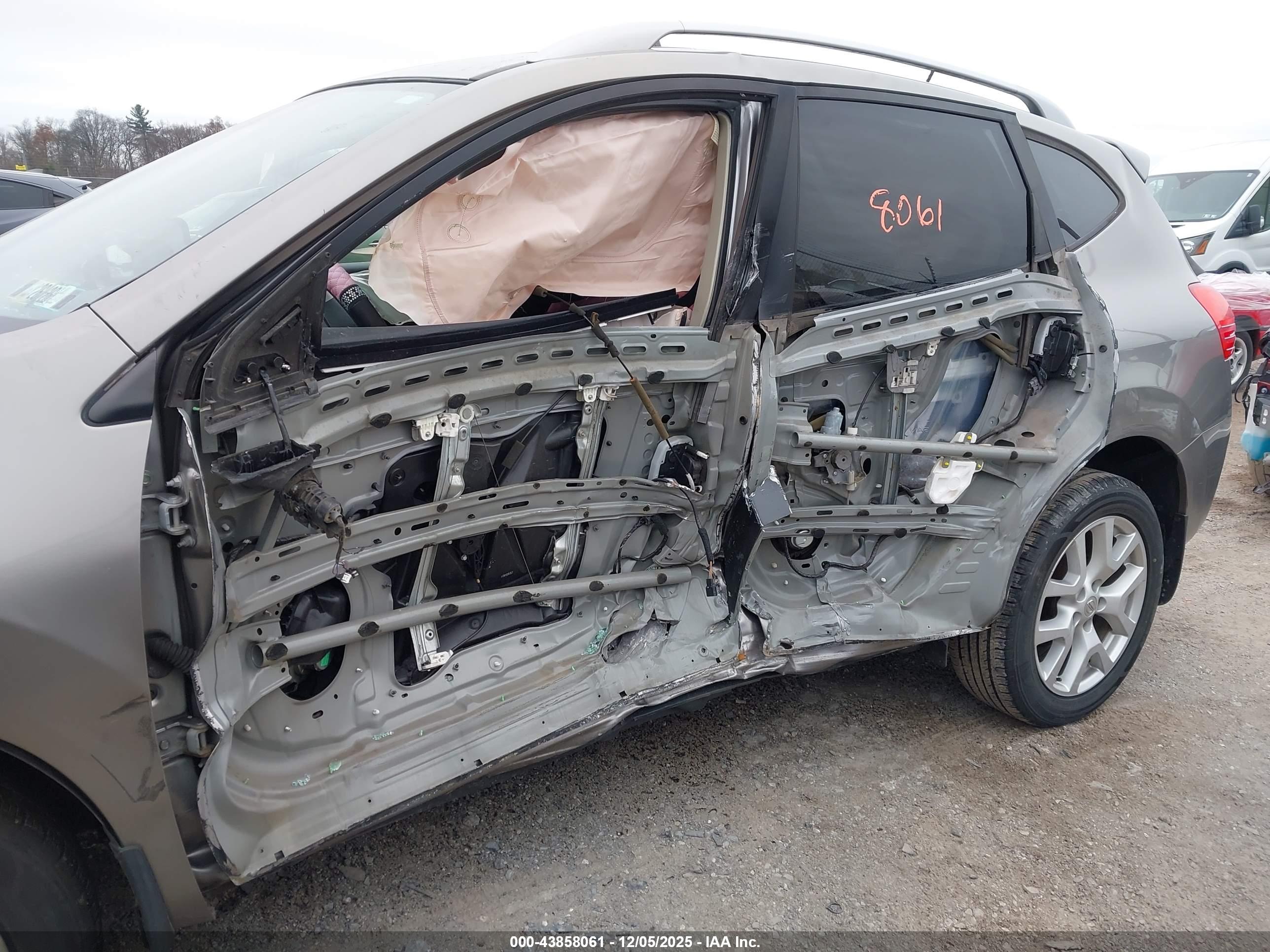 NISSAN ROGUE image 6