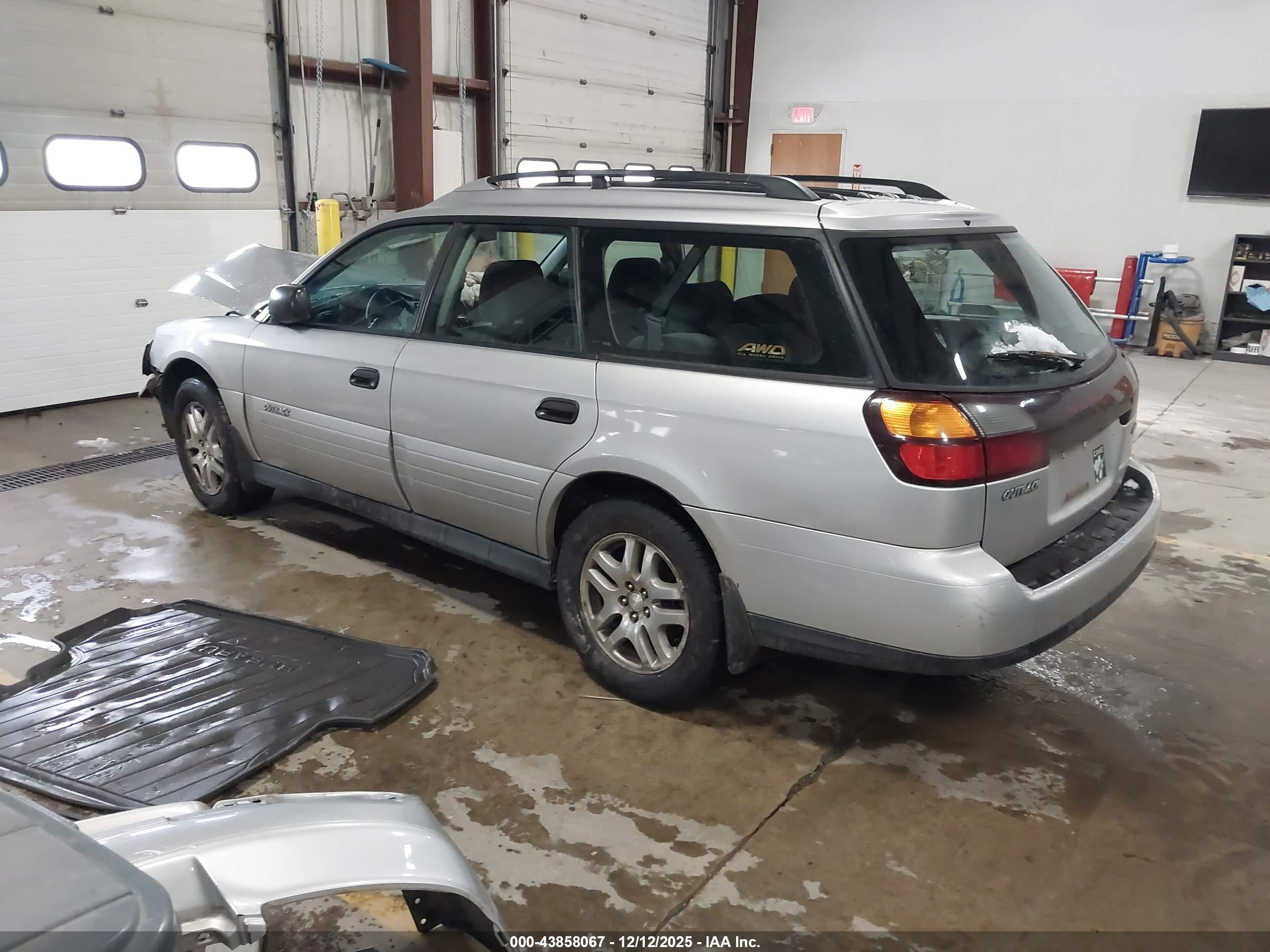 SUBARU OUTBACK image 3