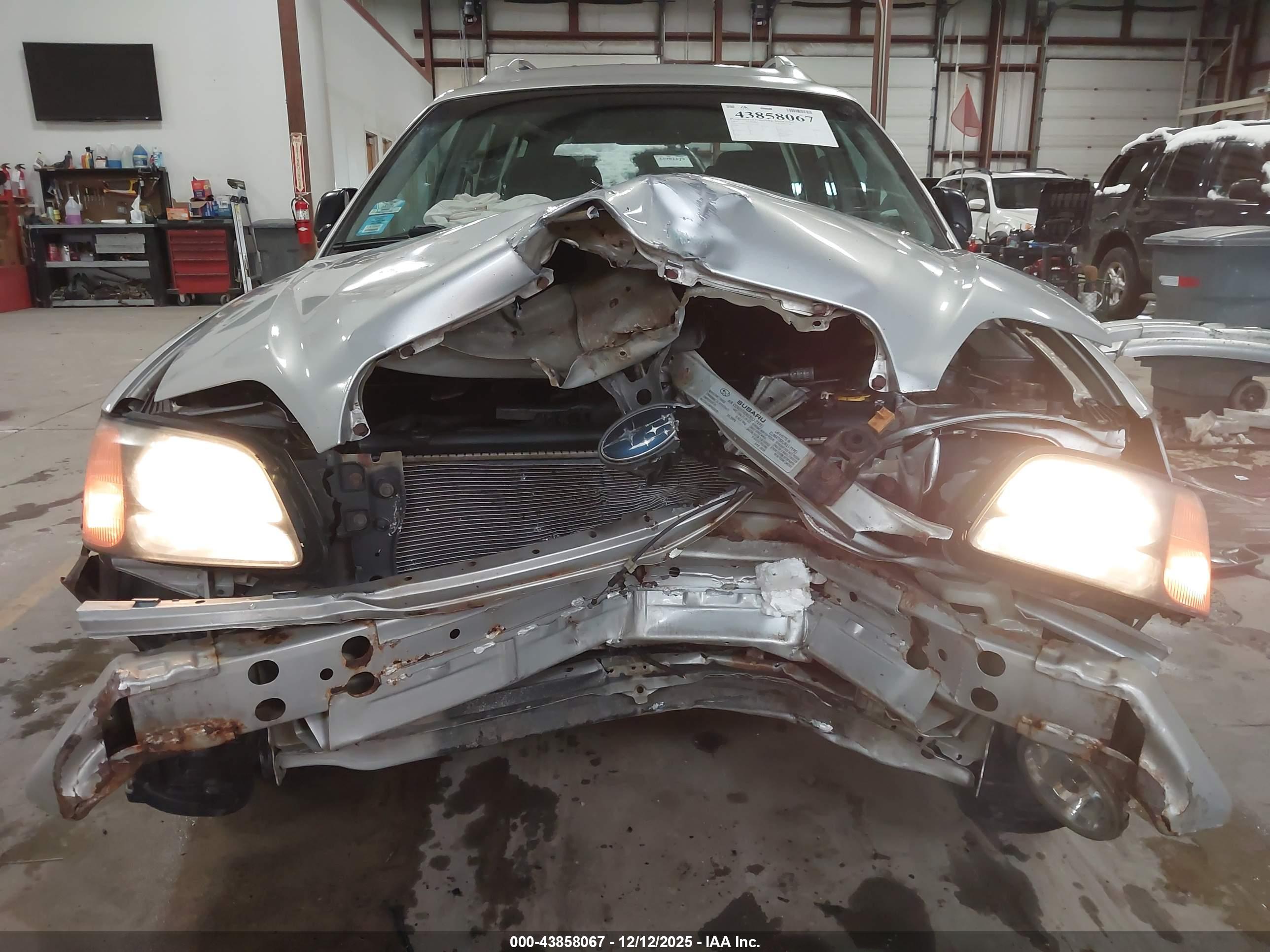 SUBARU OUTBACK image 6