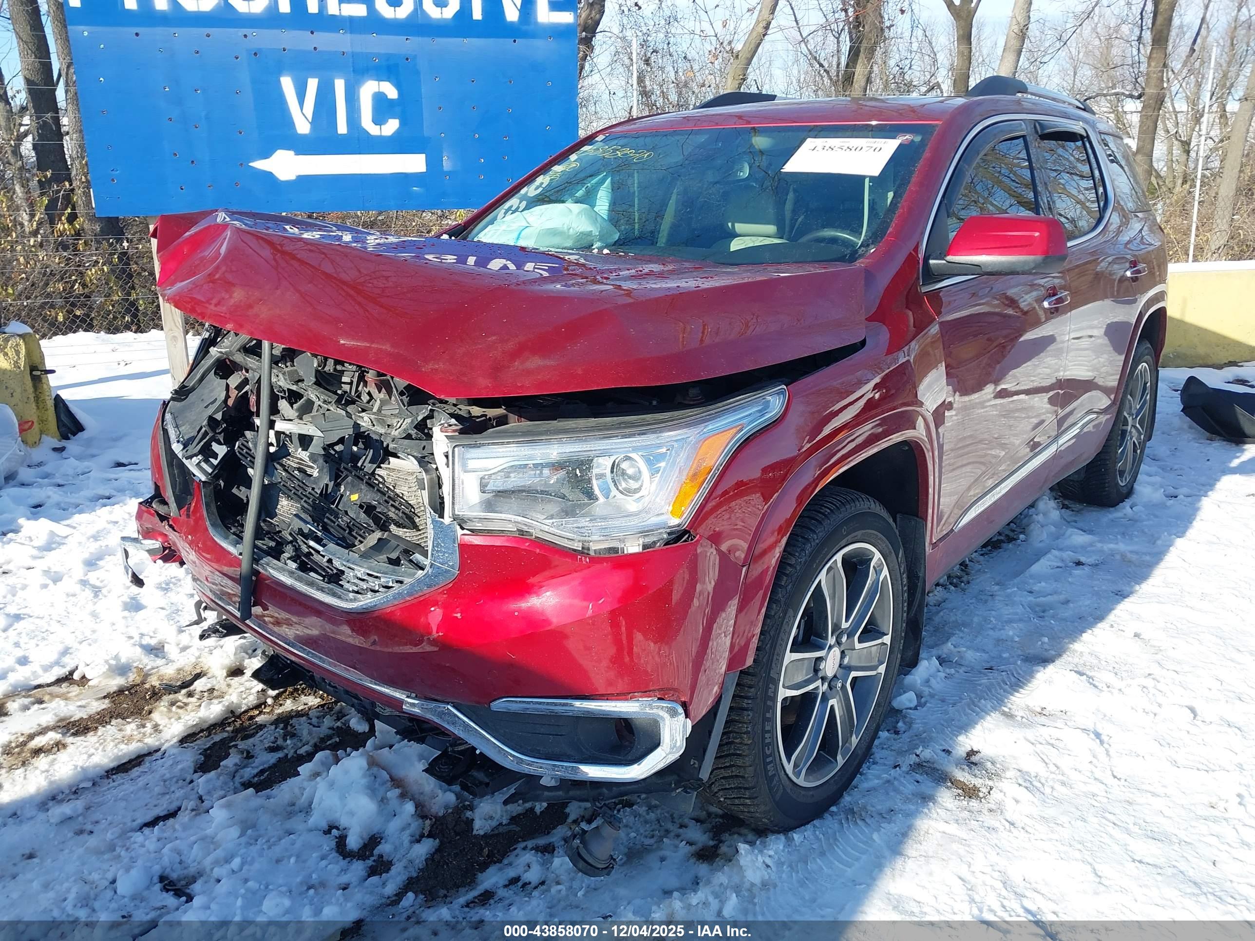 GMC ACADIA image 2