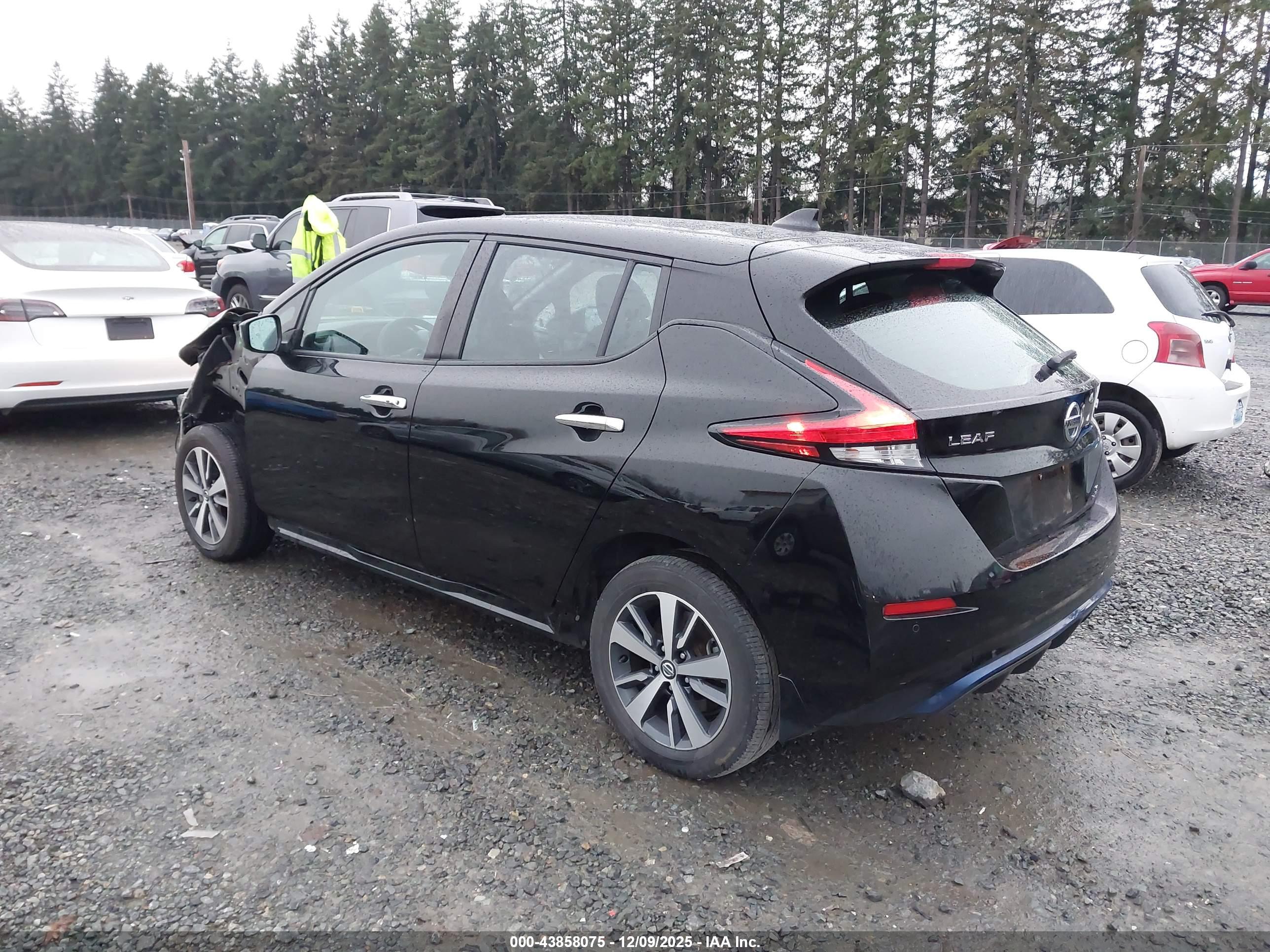 NISSAN LEAF image 3