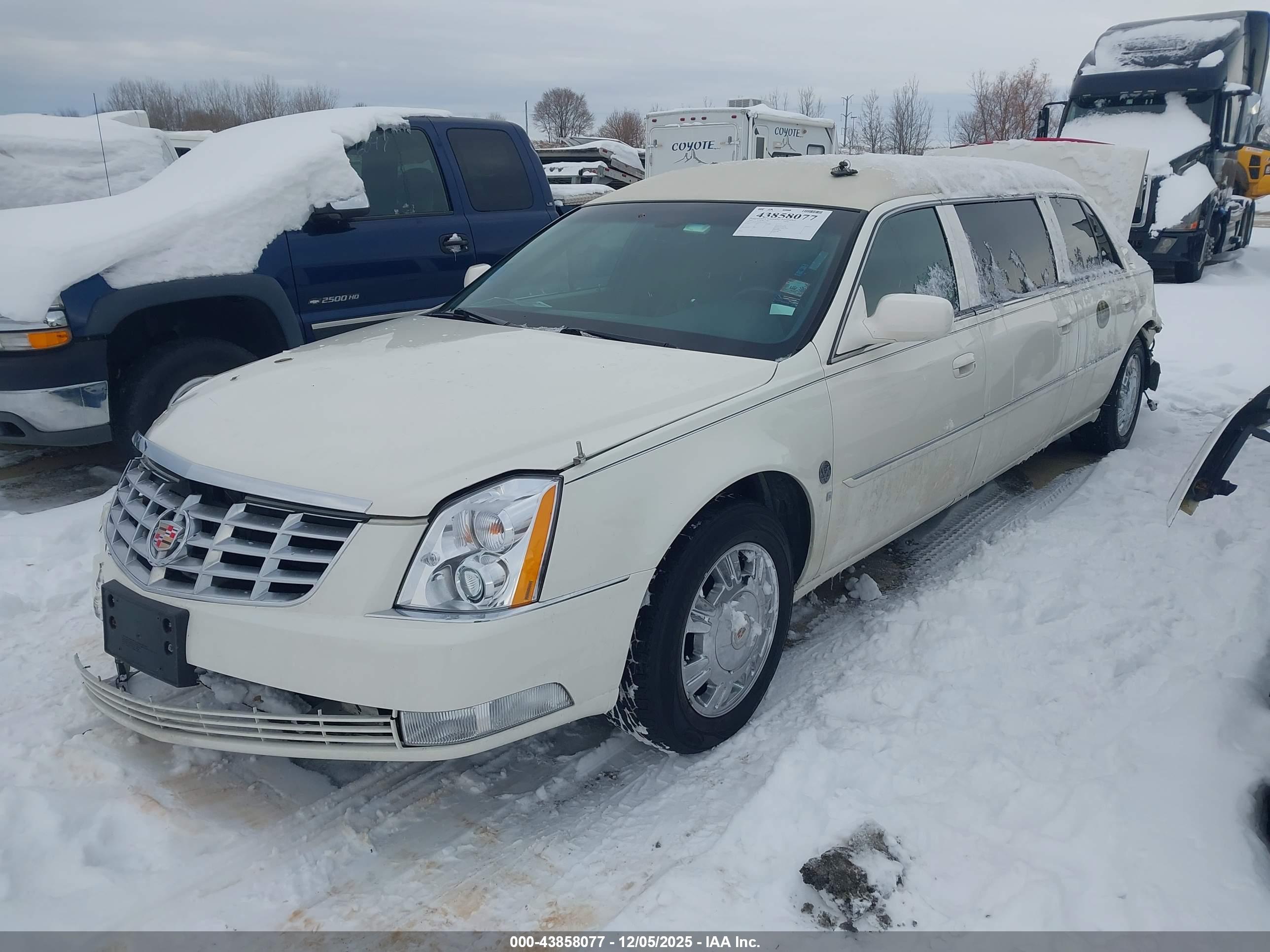 CADILLAC DTS image 2
