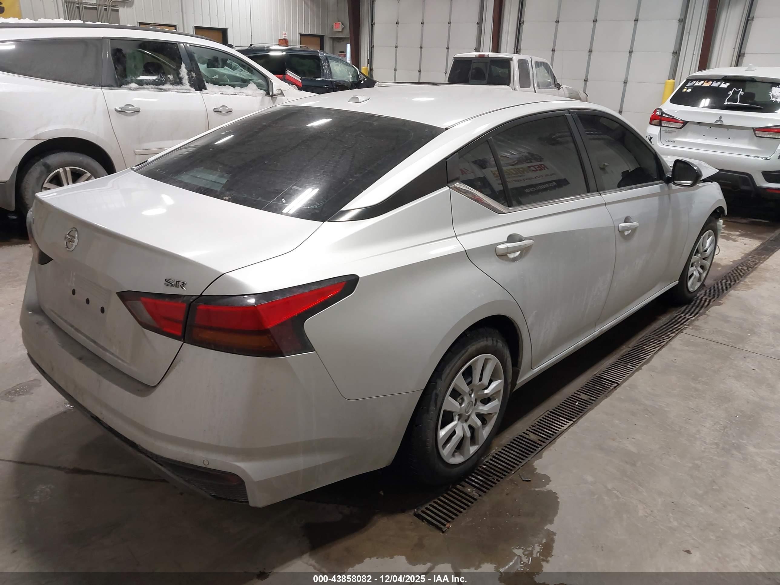 NISSAN ALTIMA image 4
