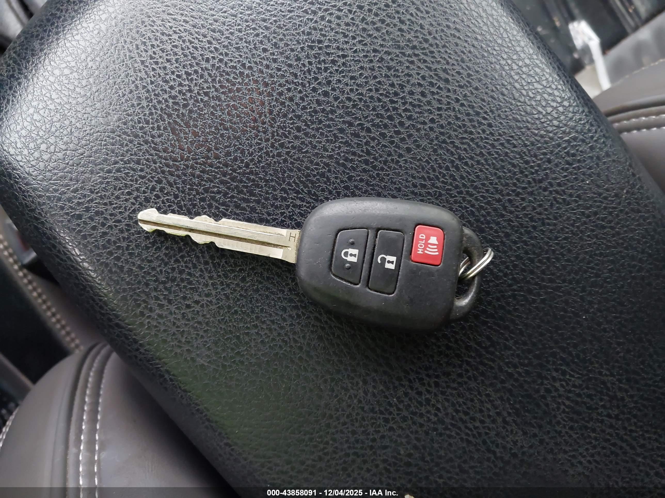 TOYOTA RAV4 image 11