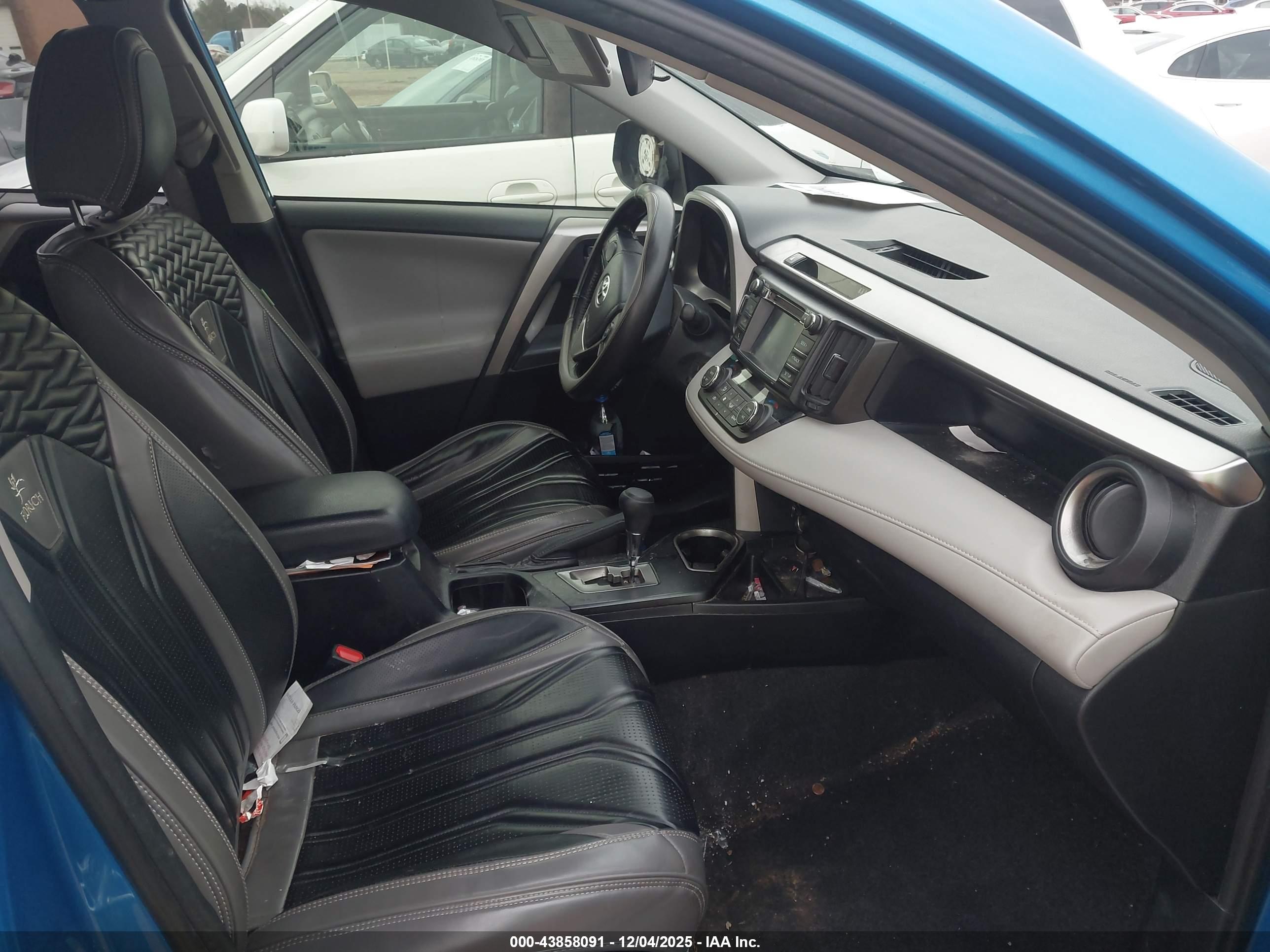 TOYOTA RAV4 image 5