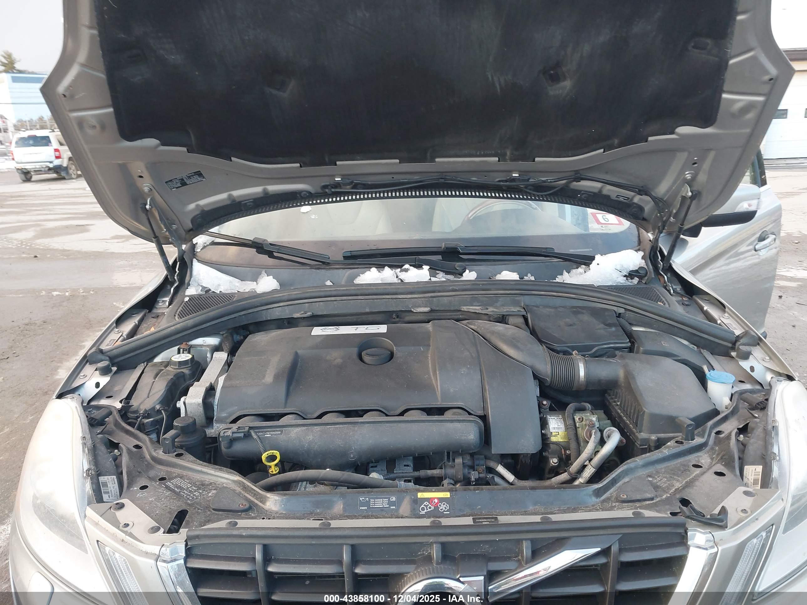 VOLVO XC60 image 10