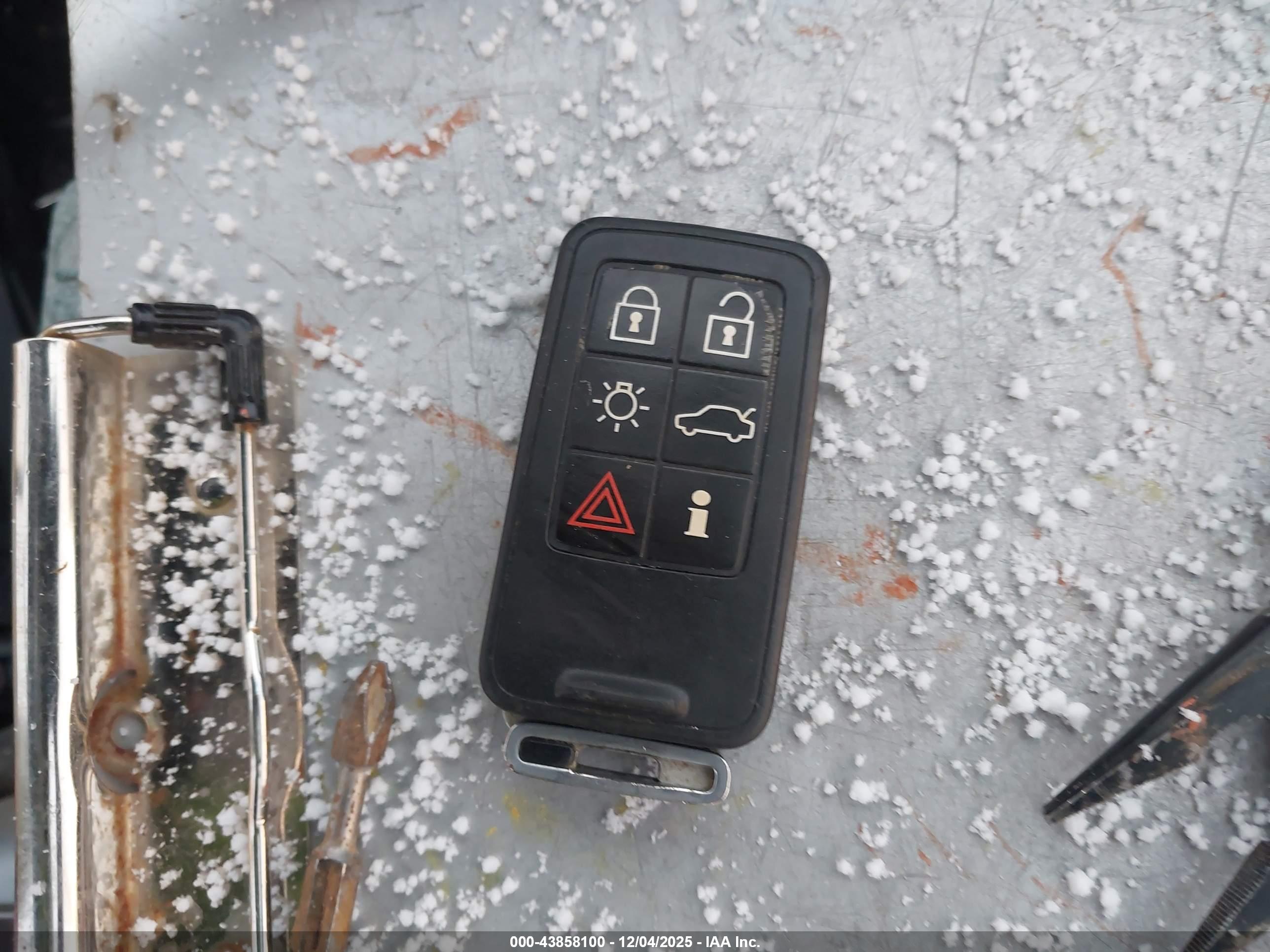 VOLVO XC60 image 11