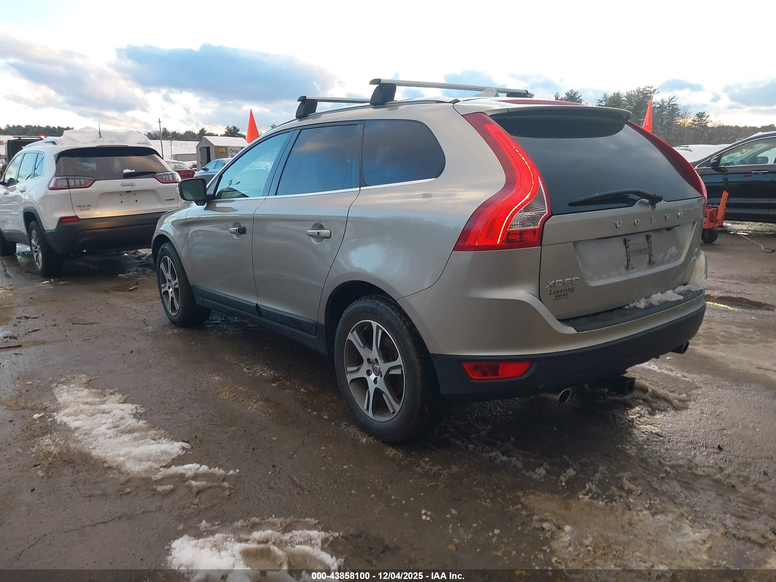 VOLVO XC60 image 3