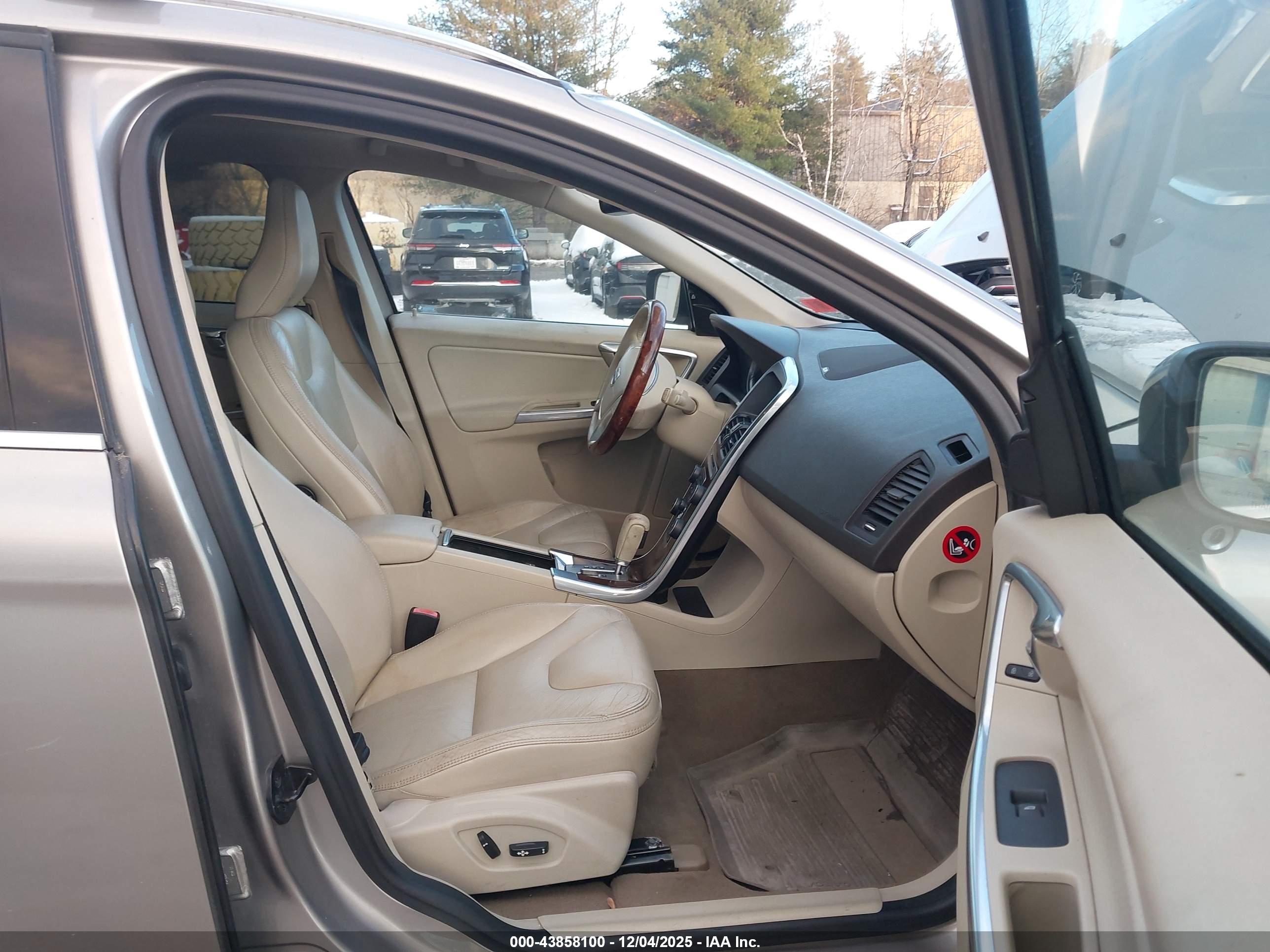 VOLVO XC60 image 5
