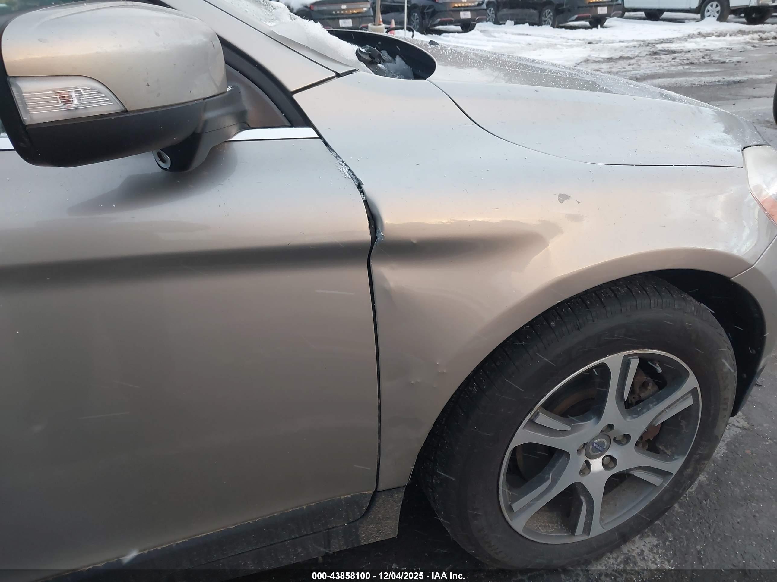 VOLVO XC60 image 6