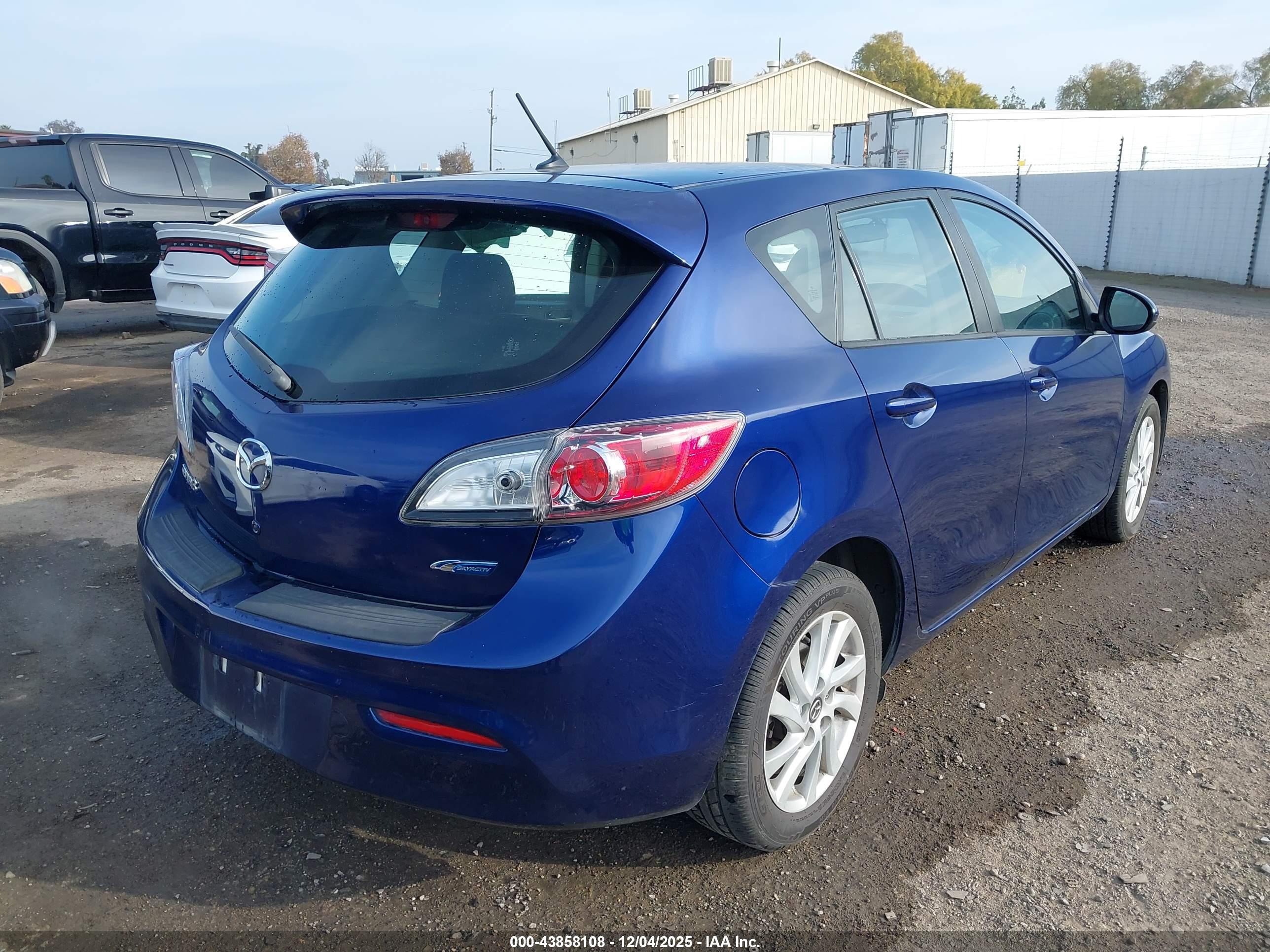 MAZDA MAZDA3 image 4