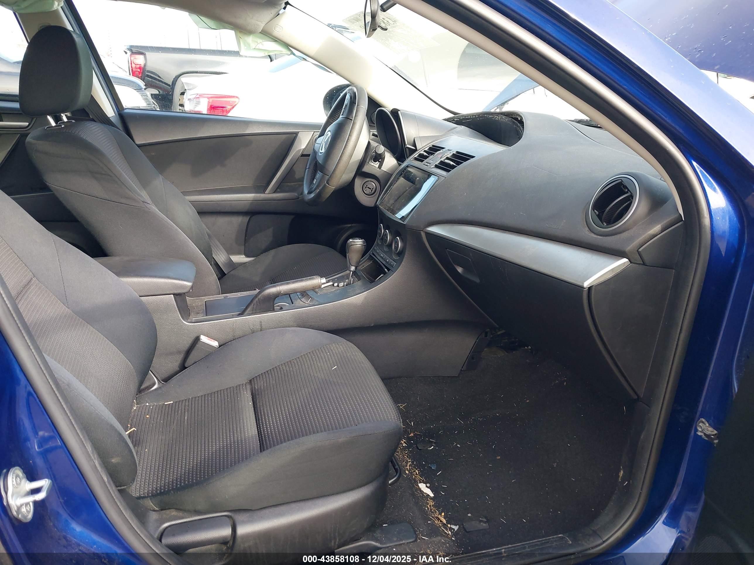MAZDA MAZDA3 image 5