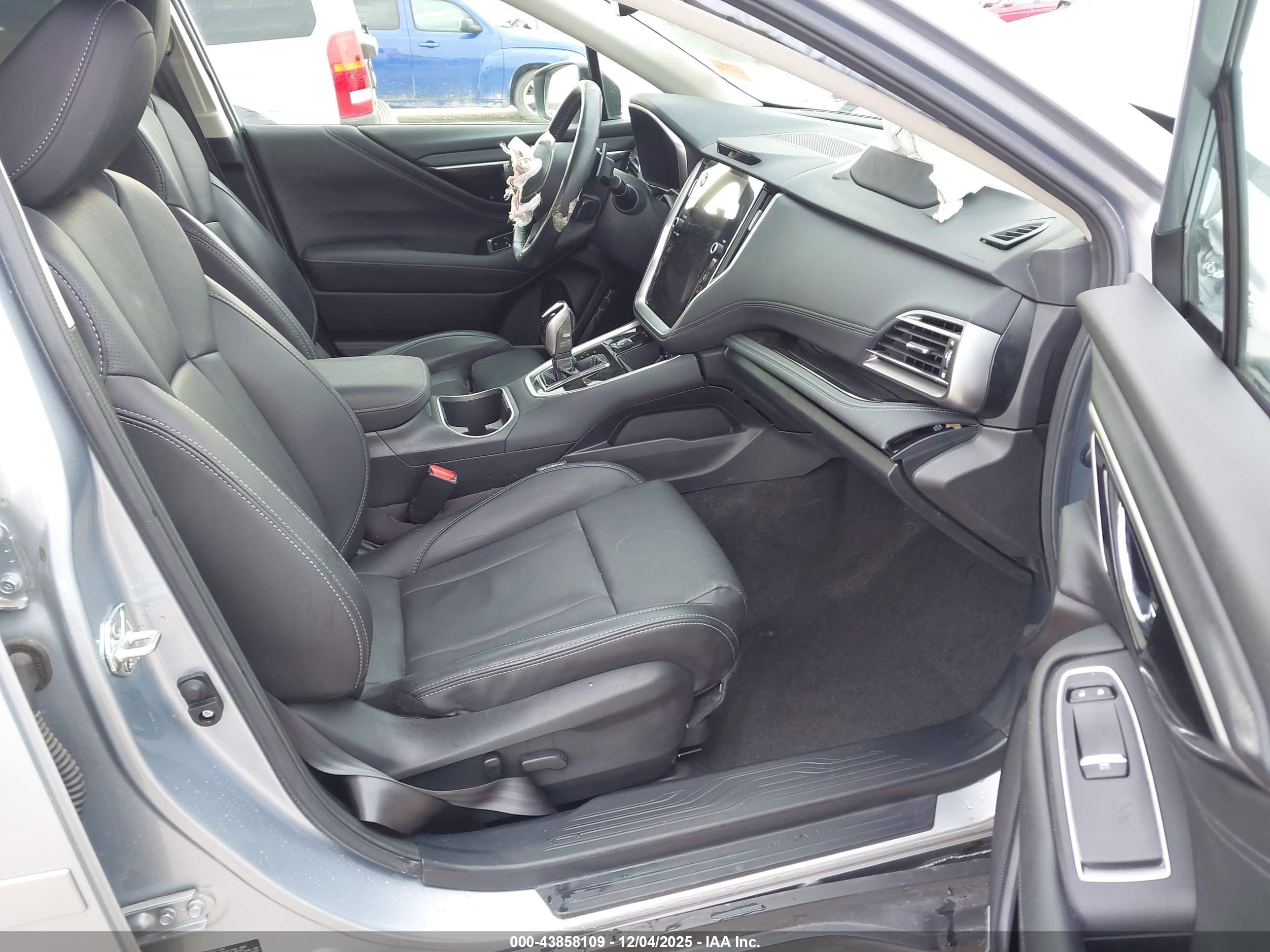 SUBARU OUTBACK image 5