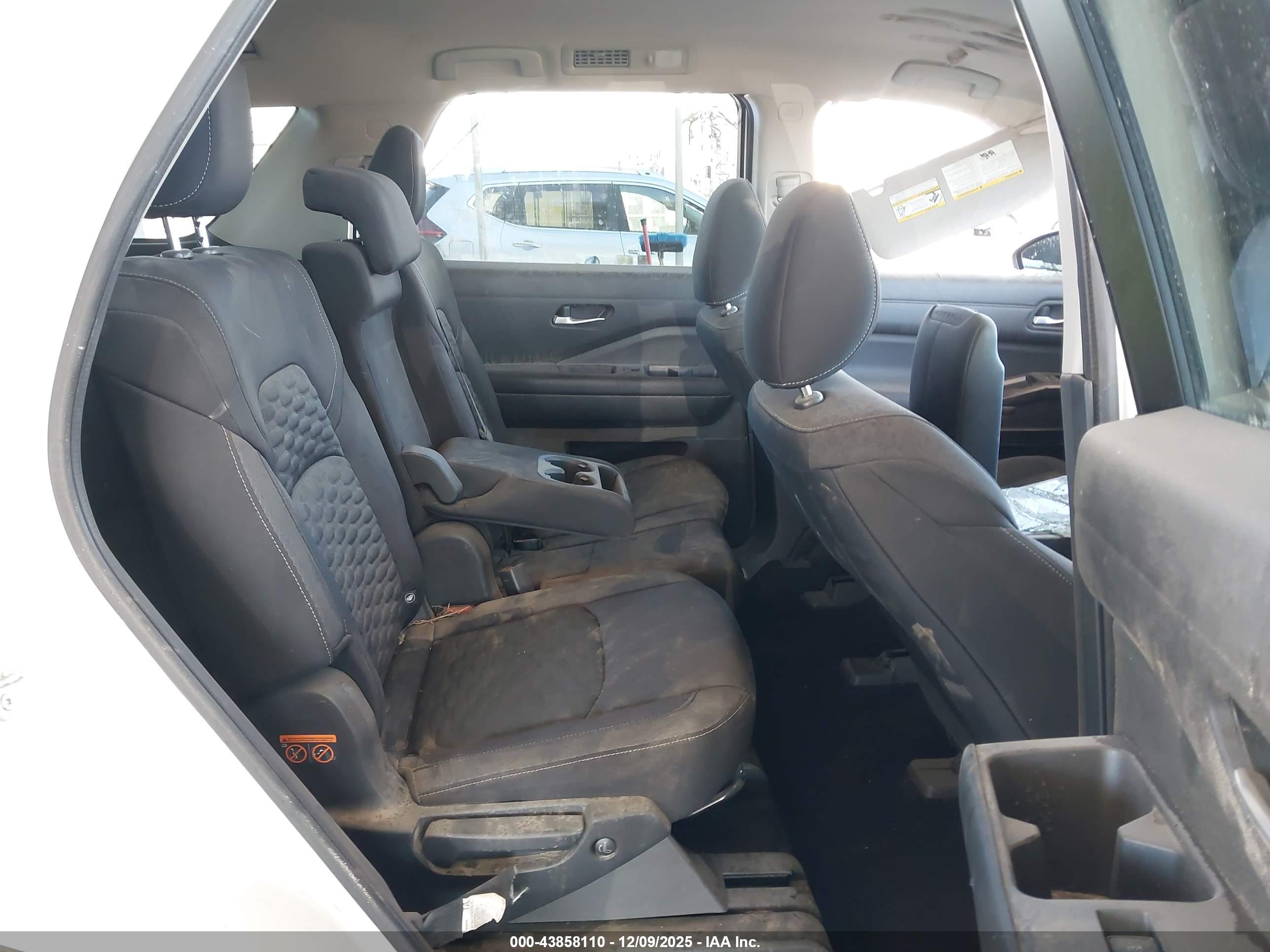 NISSAN PATHFINDER image 8