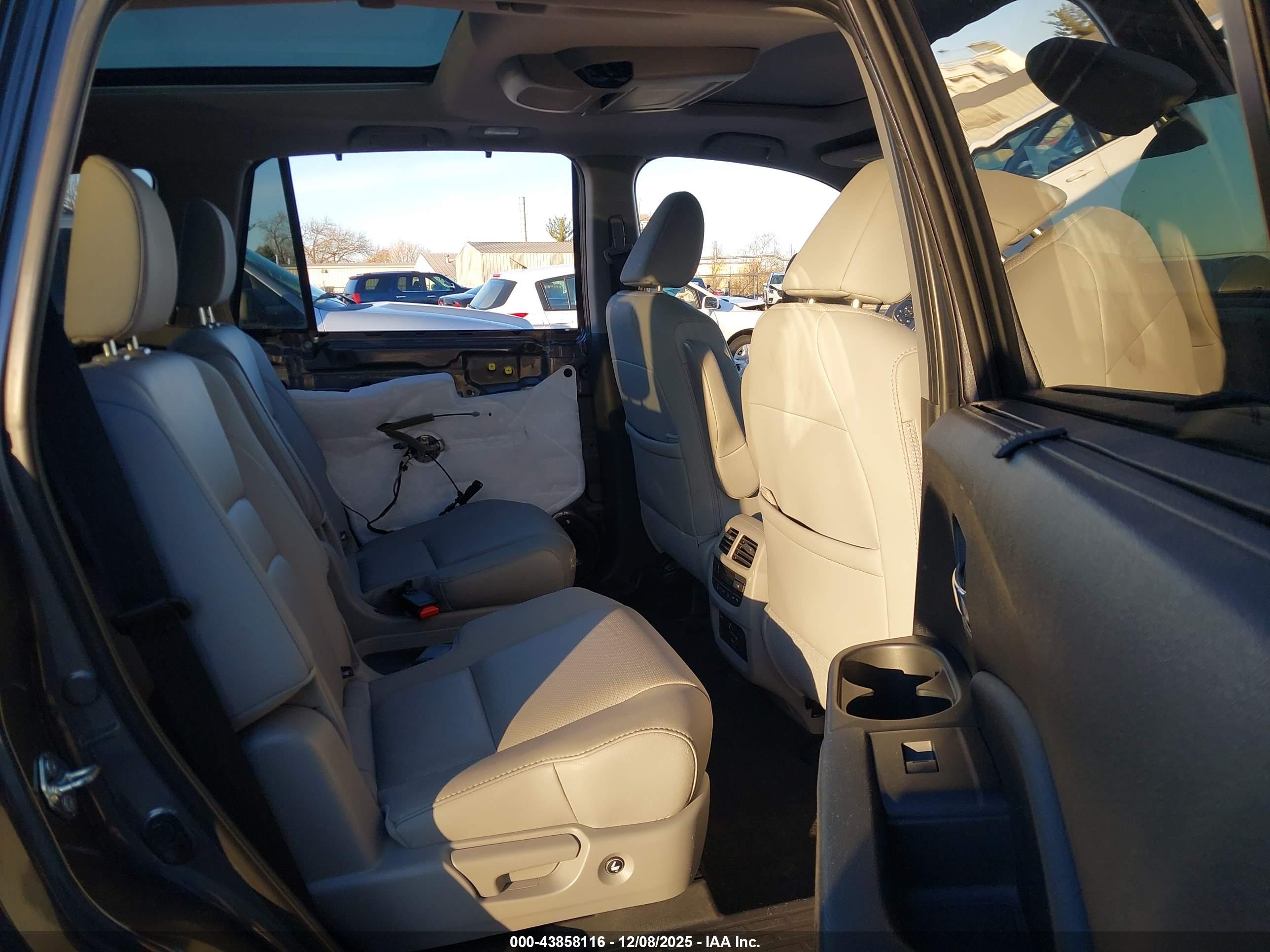 HONDA PILOT image 8