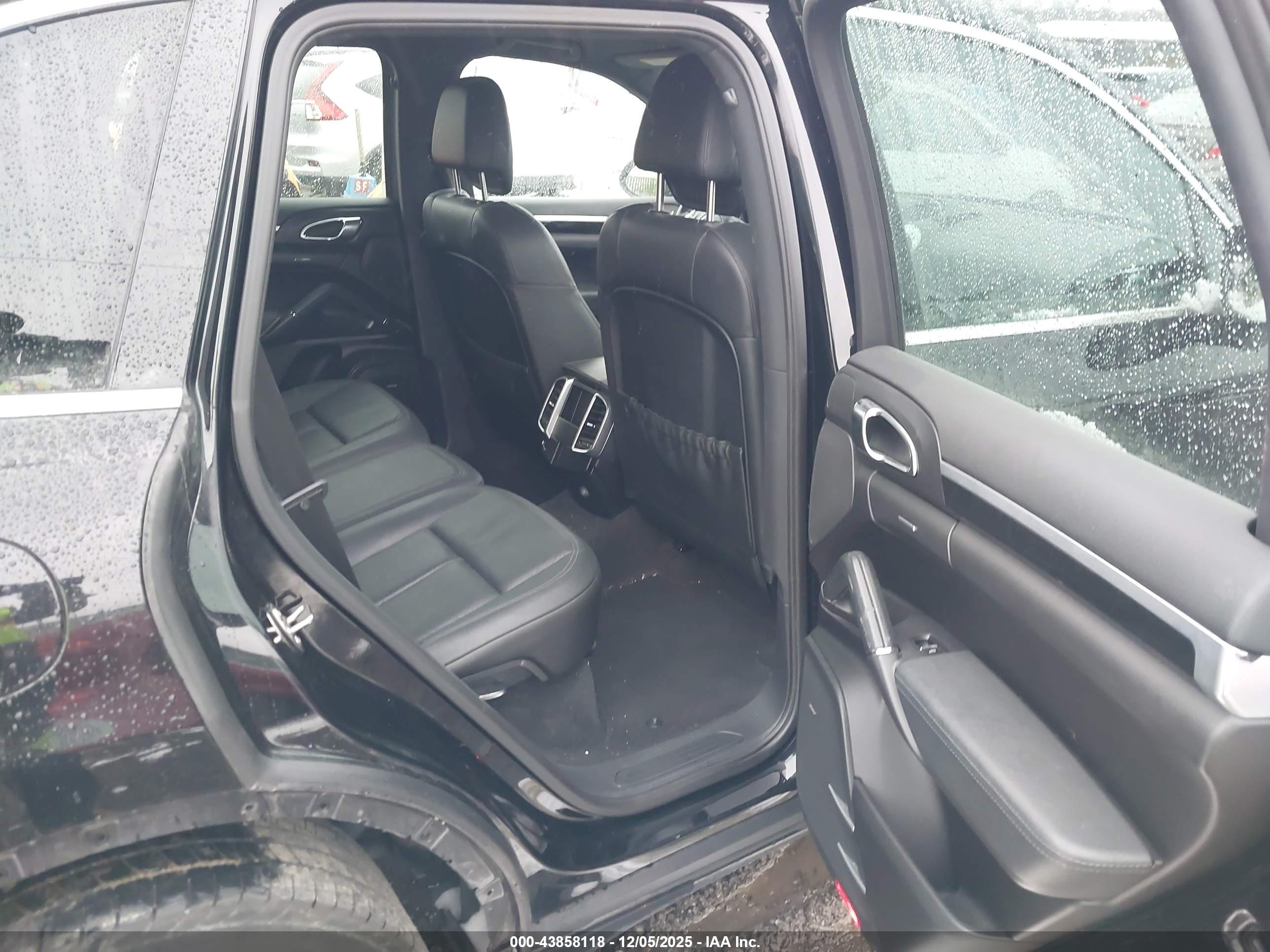 PORSCHE CAYENNE image 8
