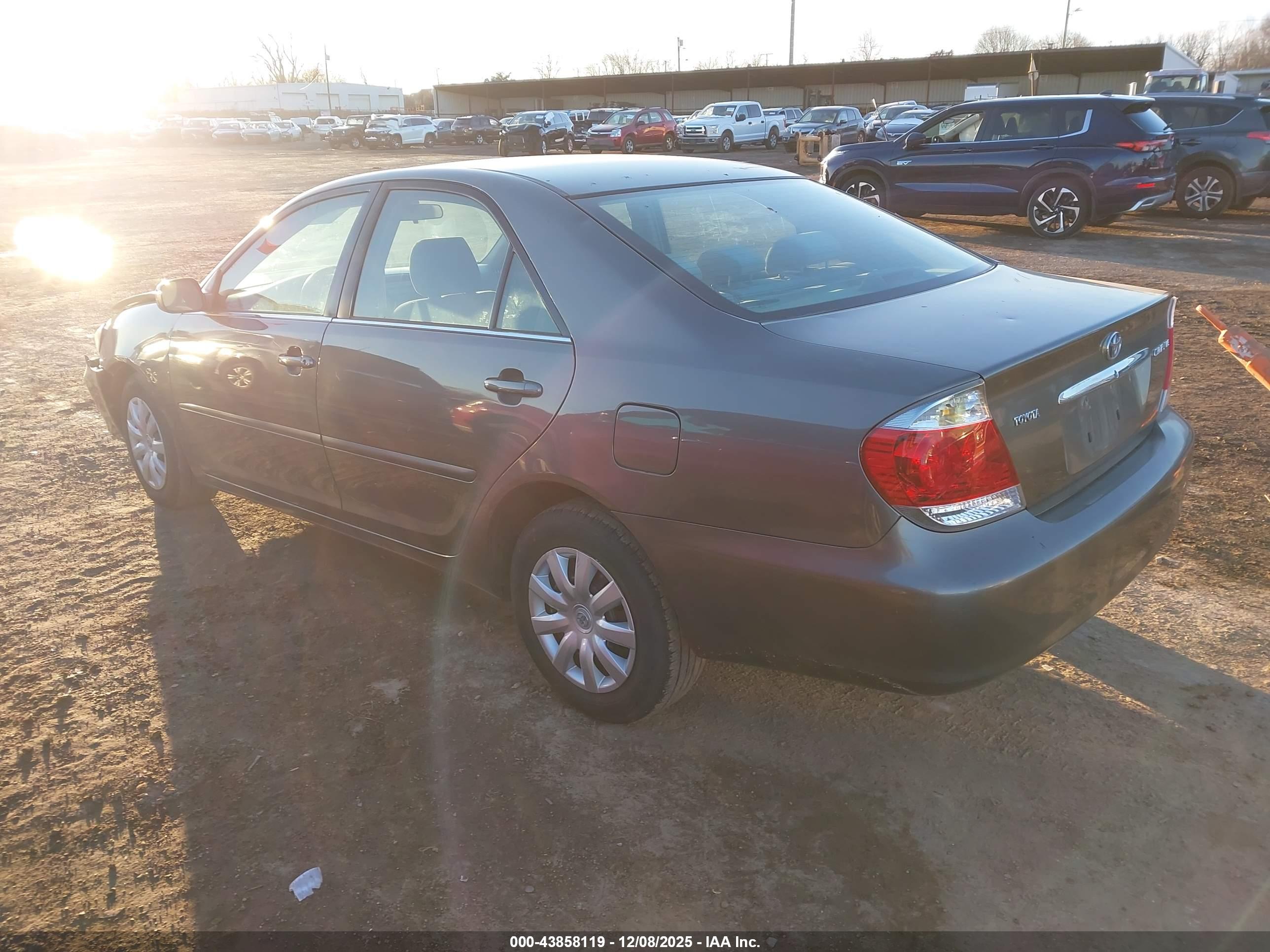TOYOTA CAMRY image 3