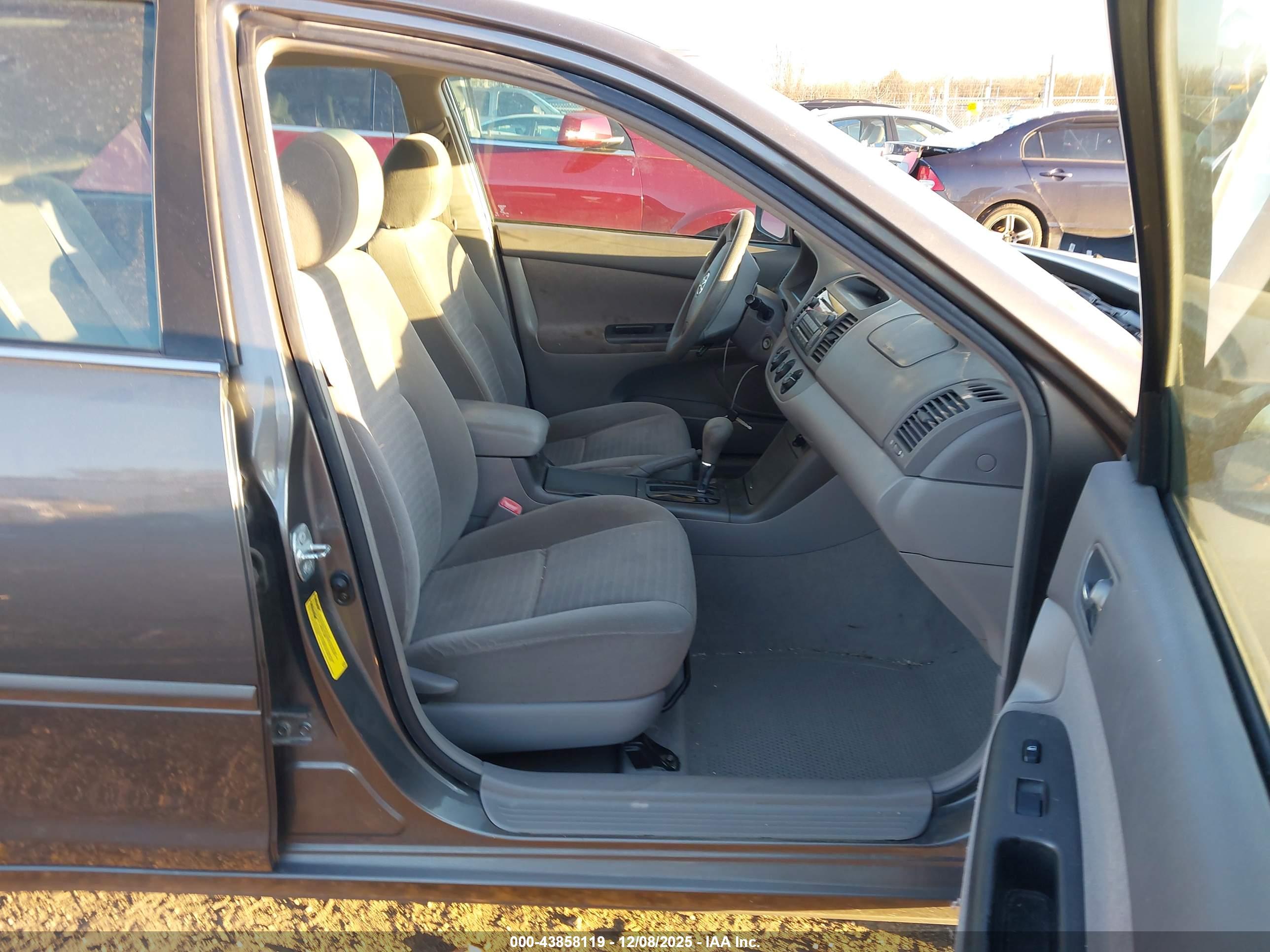 TOYOTA CAMRY image 5