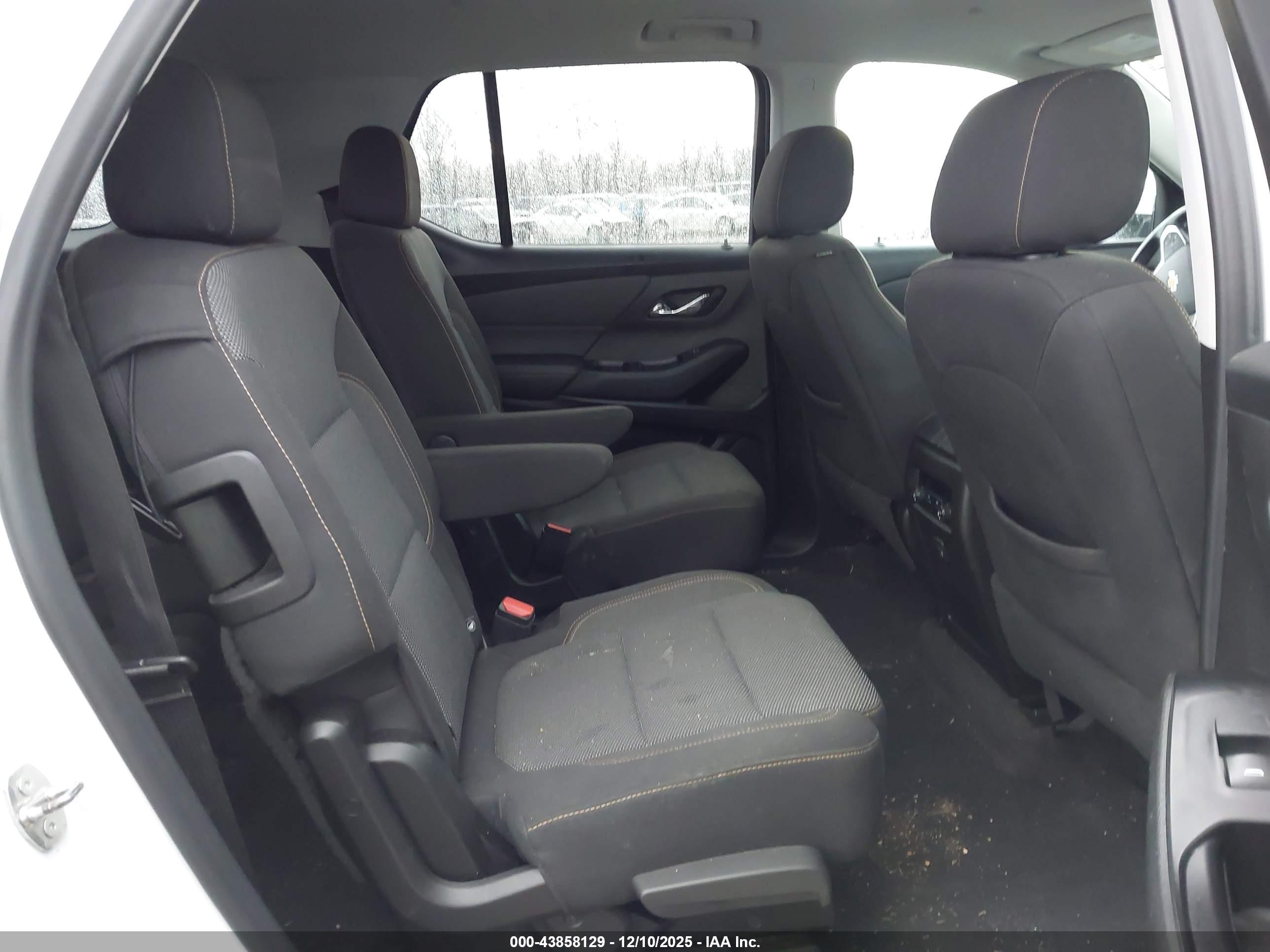 CHEVROLET TRAVERSE image 8