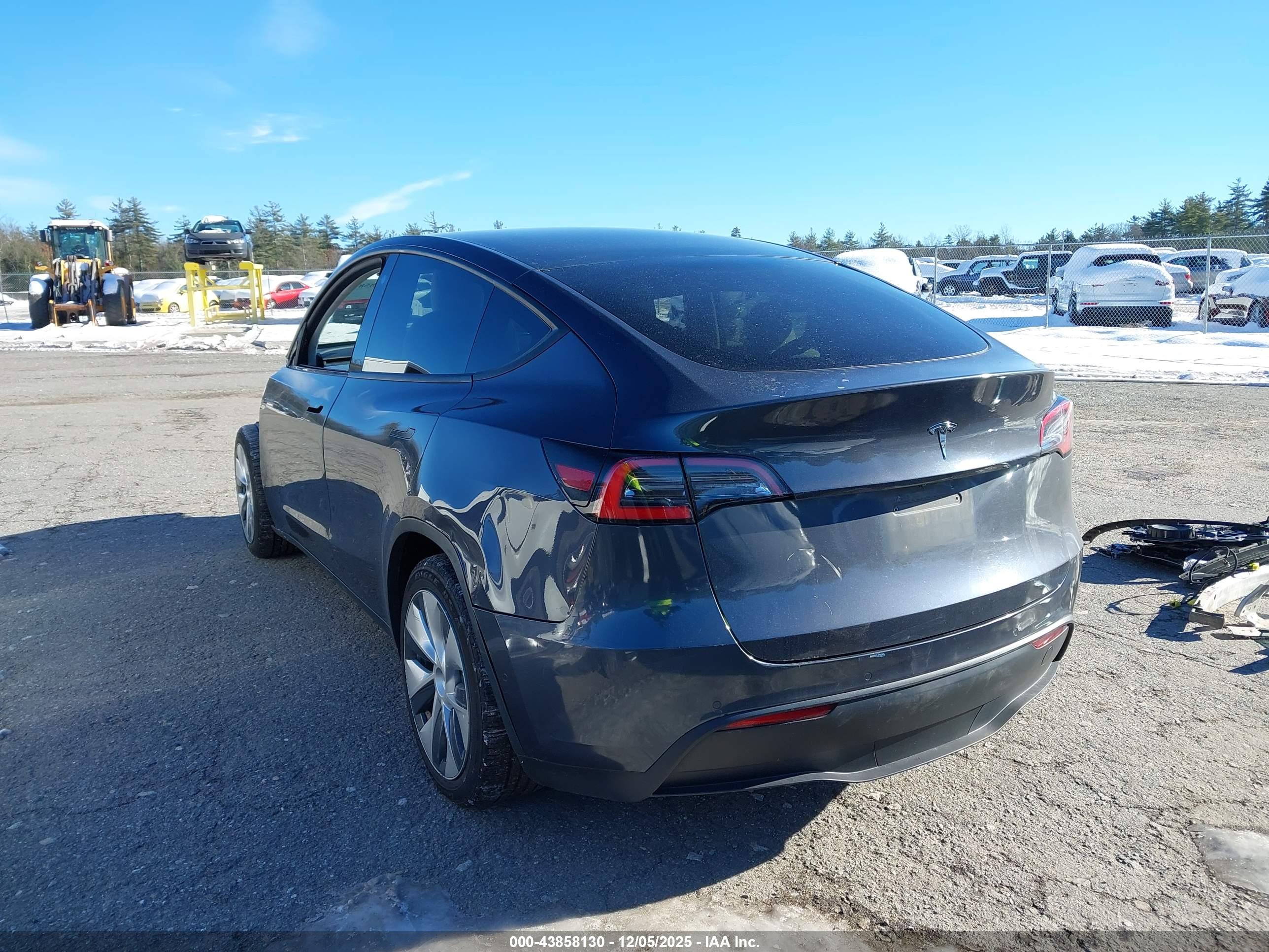 TESLA MODEL image 3