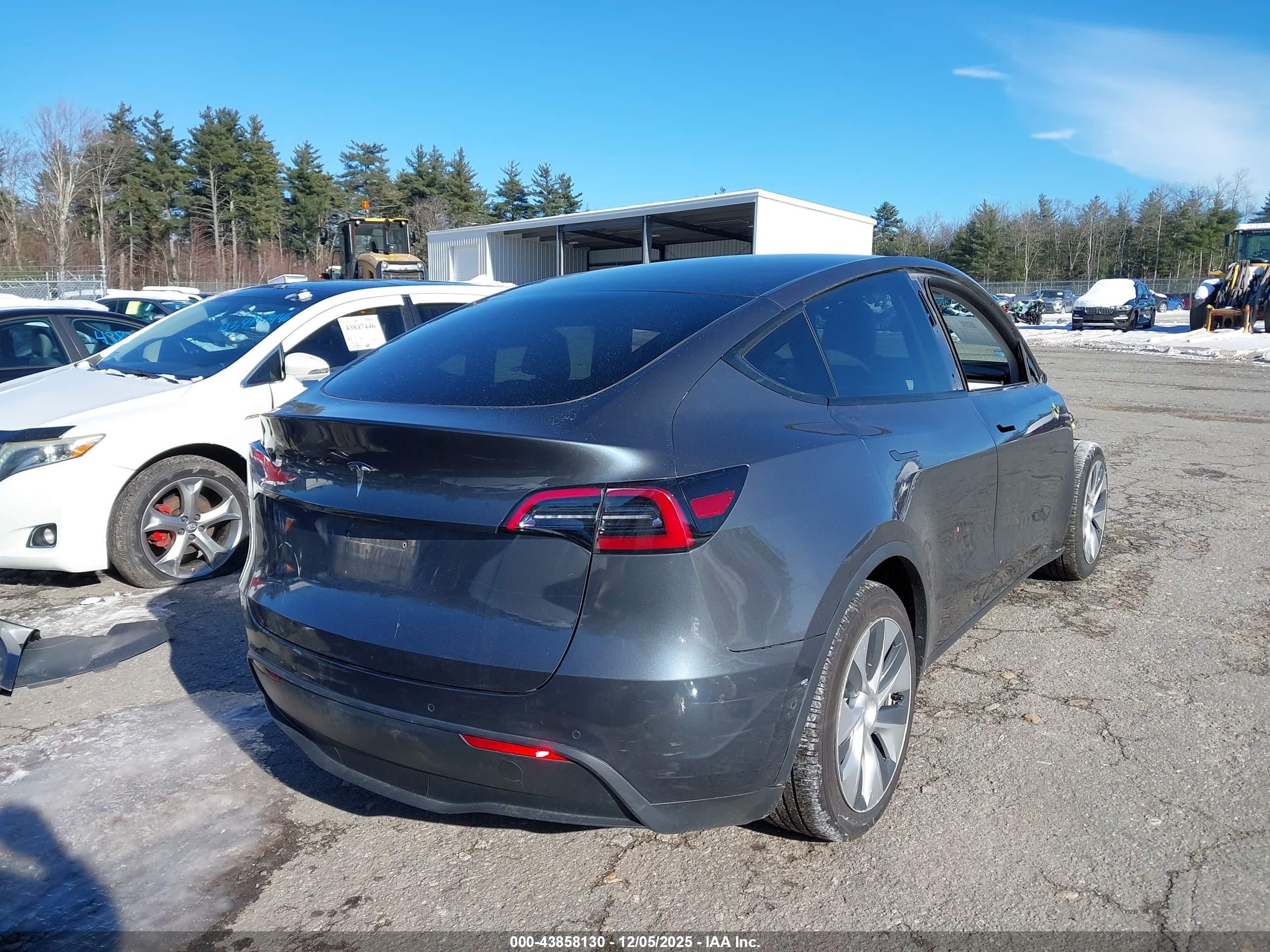 TESLA MODEL image 4