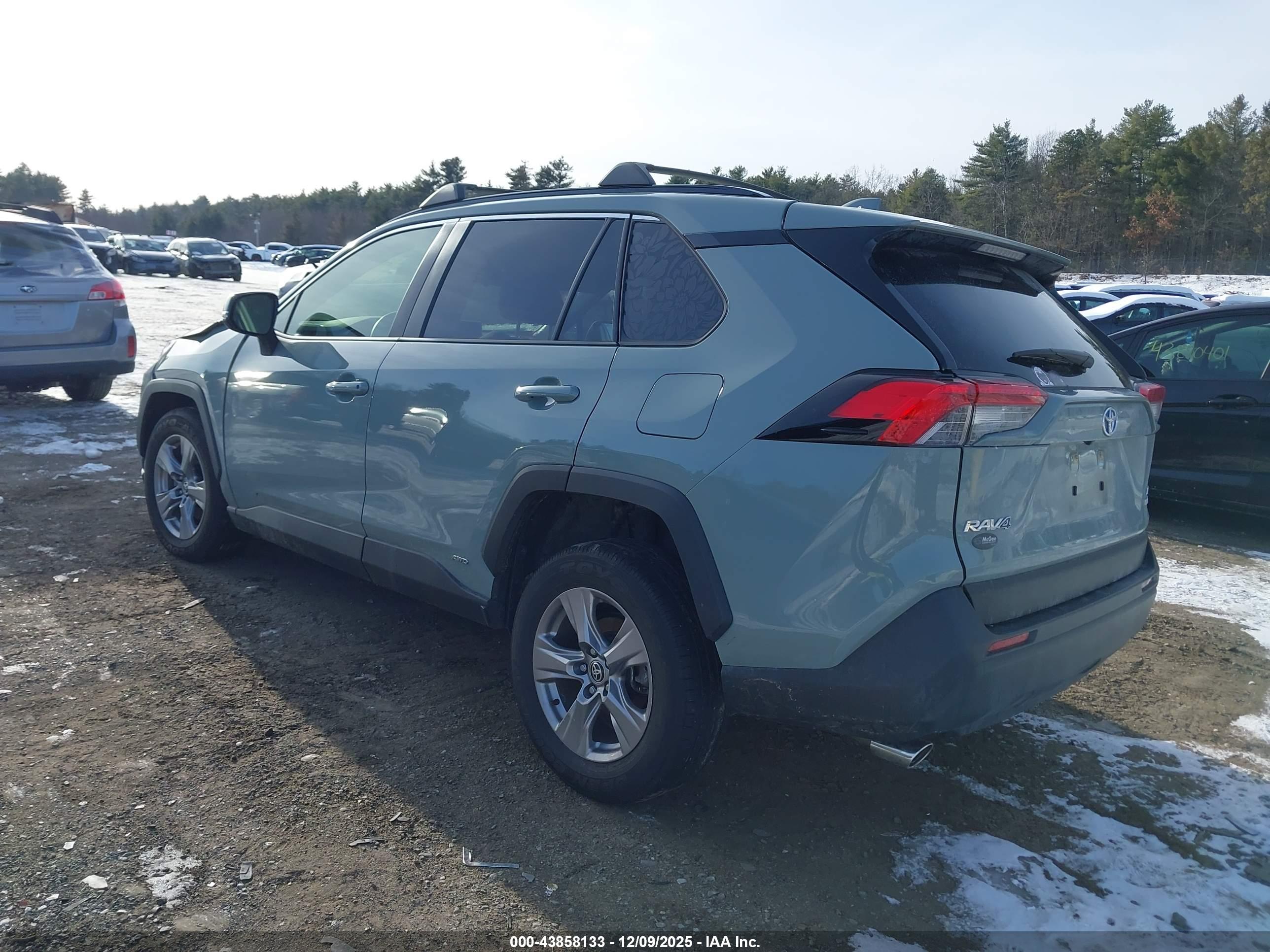 TOYOTA RAV4 image 3