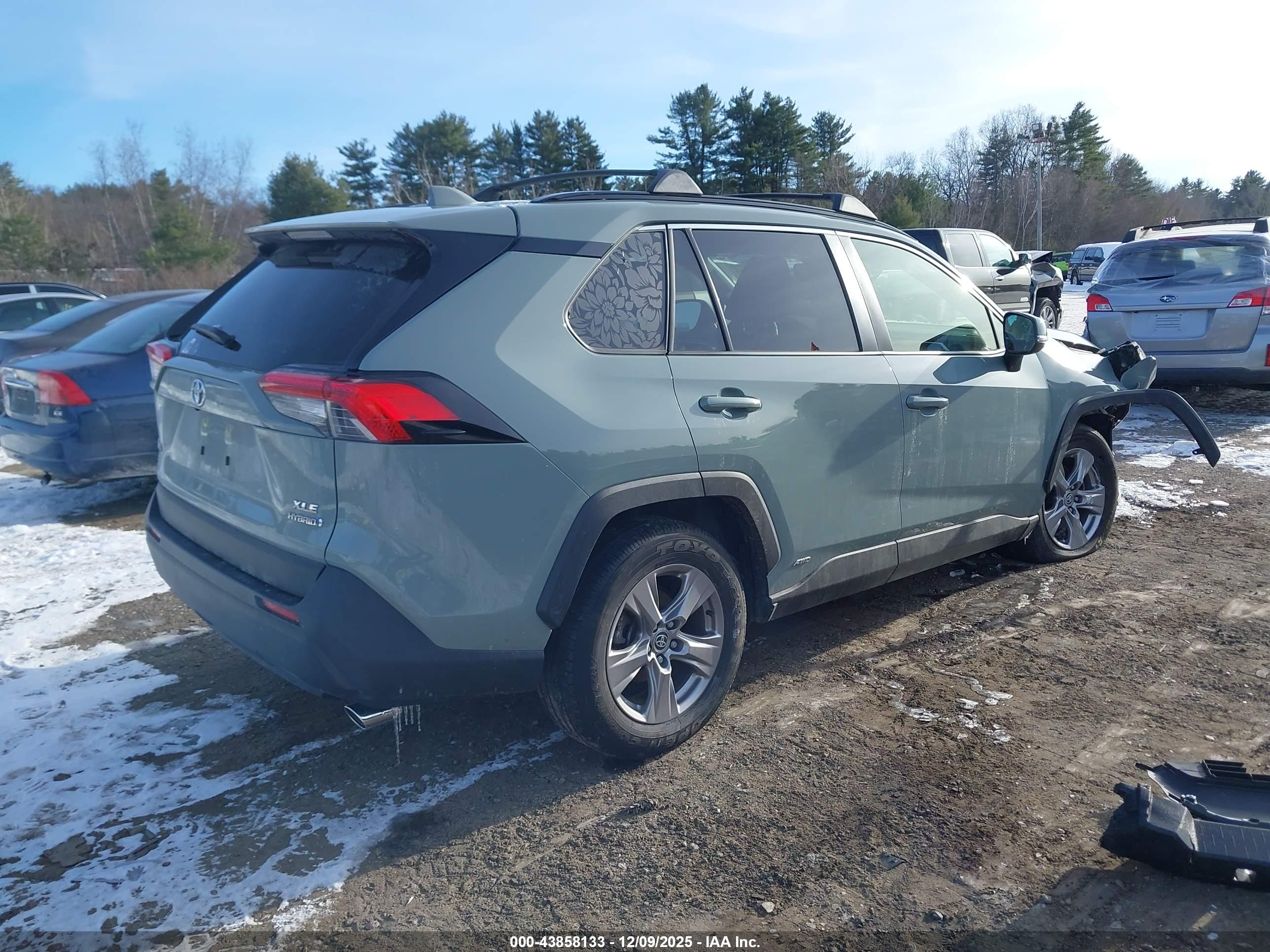 TOYOTA RAV4 image 4