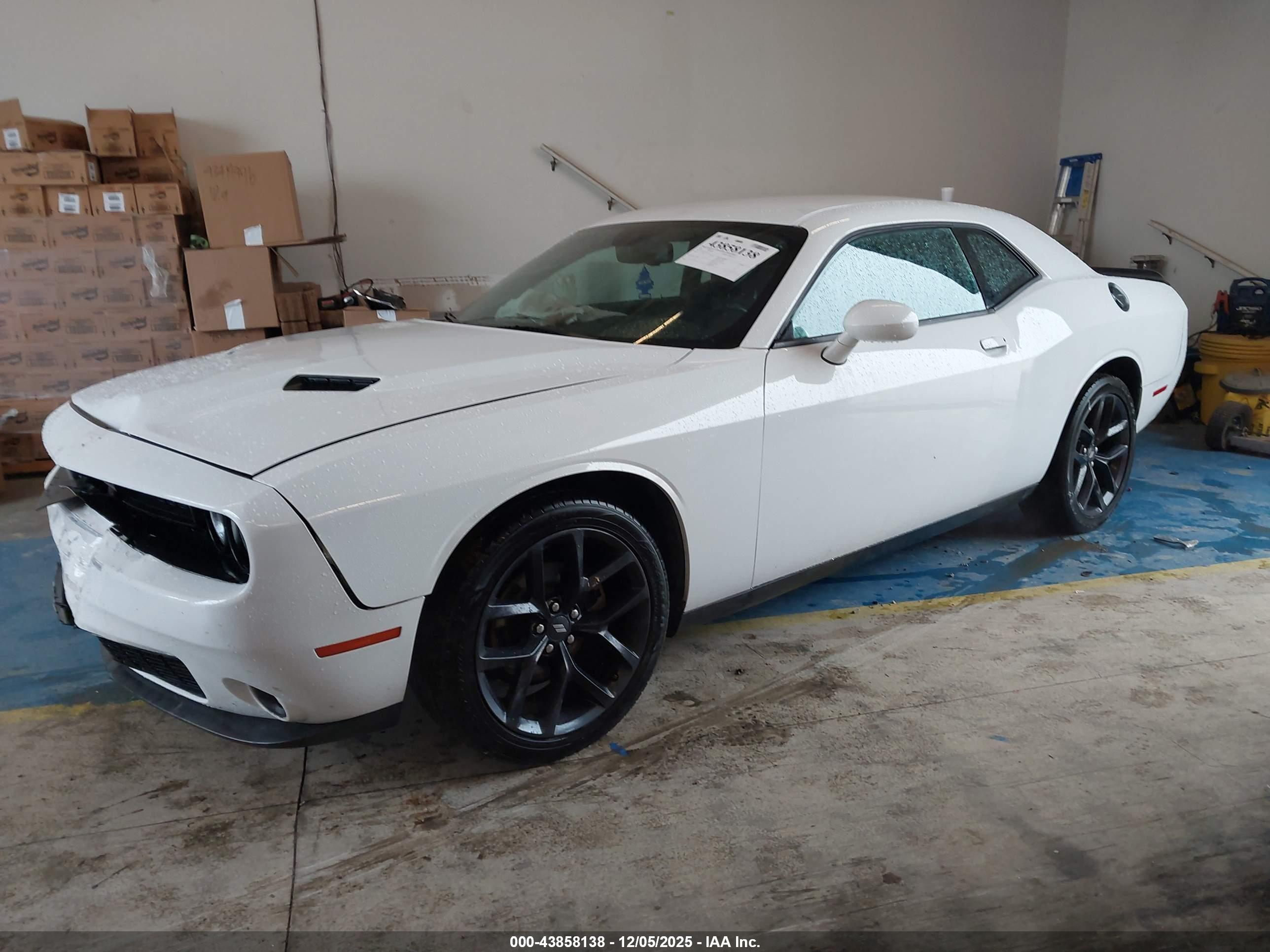 DODGE CHALLENGER image 2