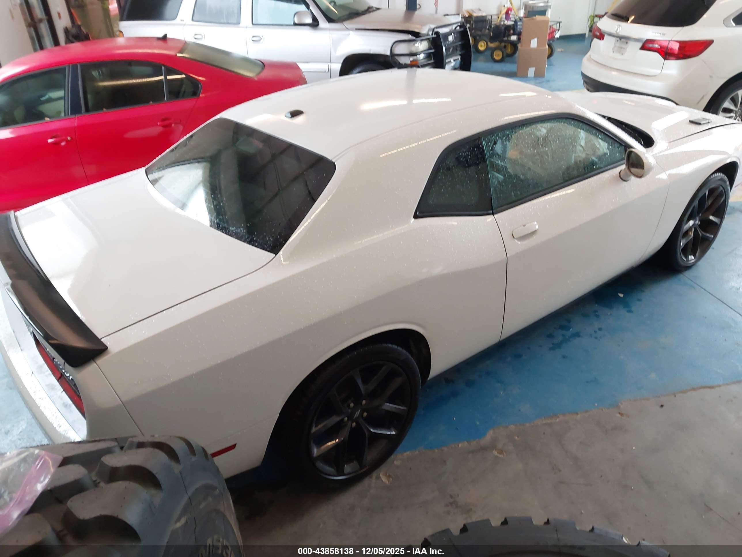 DODGE CHALLENGER image 4