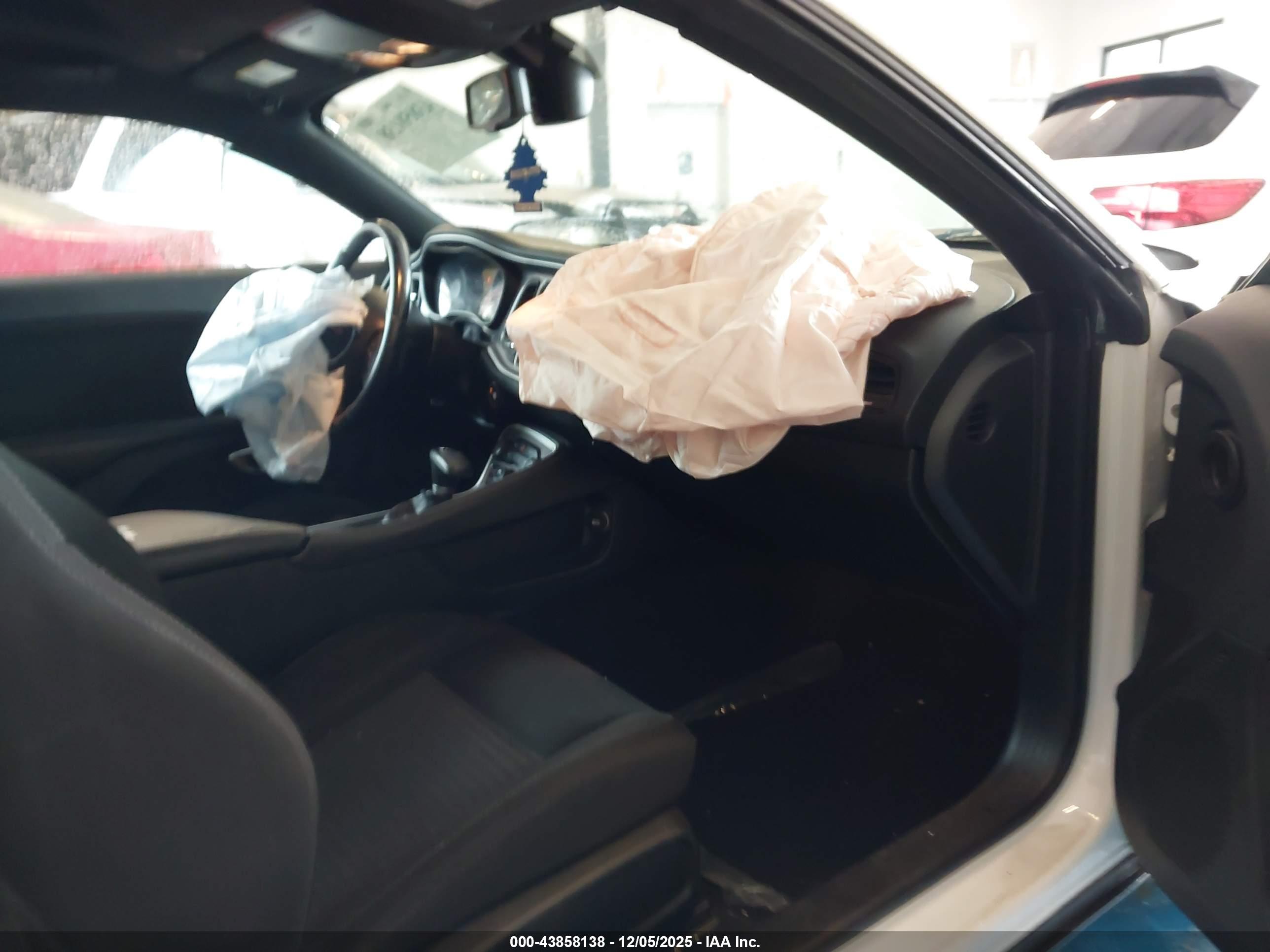 DODGE CHALLENGER image 5