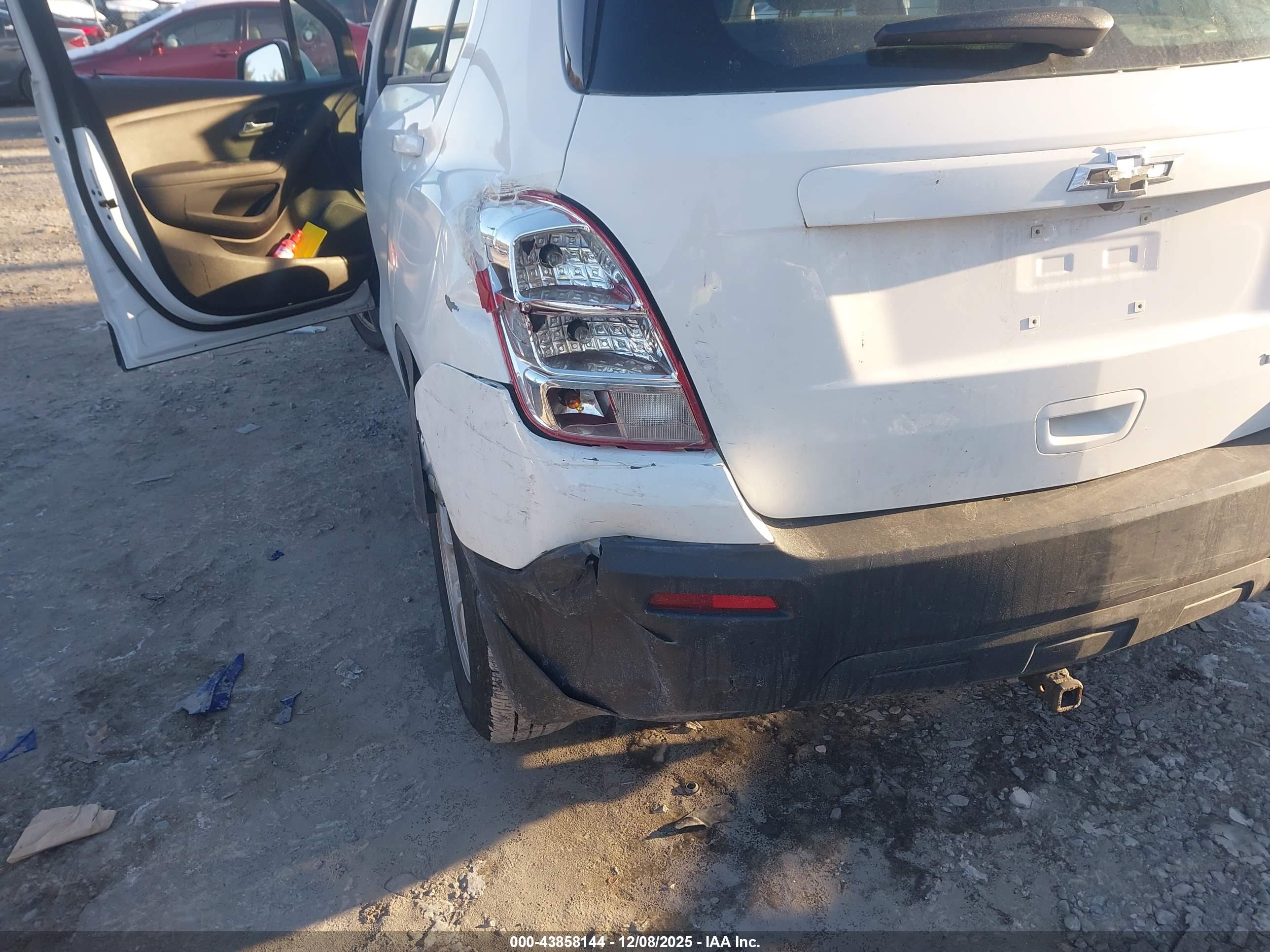 CHEVROLET TRAX image 6