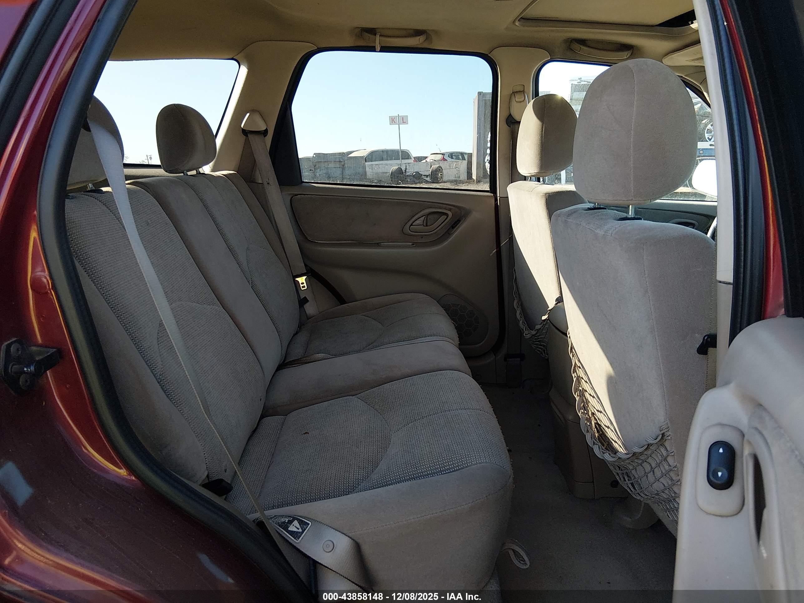 MAZDA TRIBUTE image 8