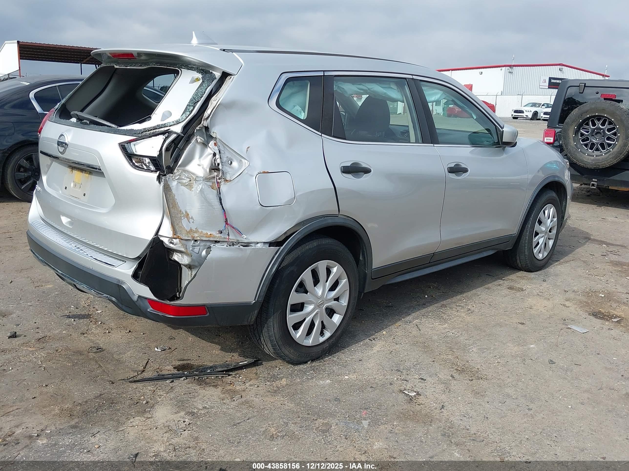 NISSAN ROGUE image 4