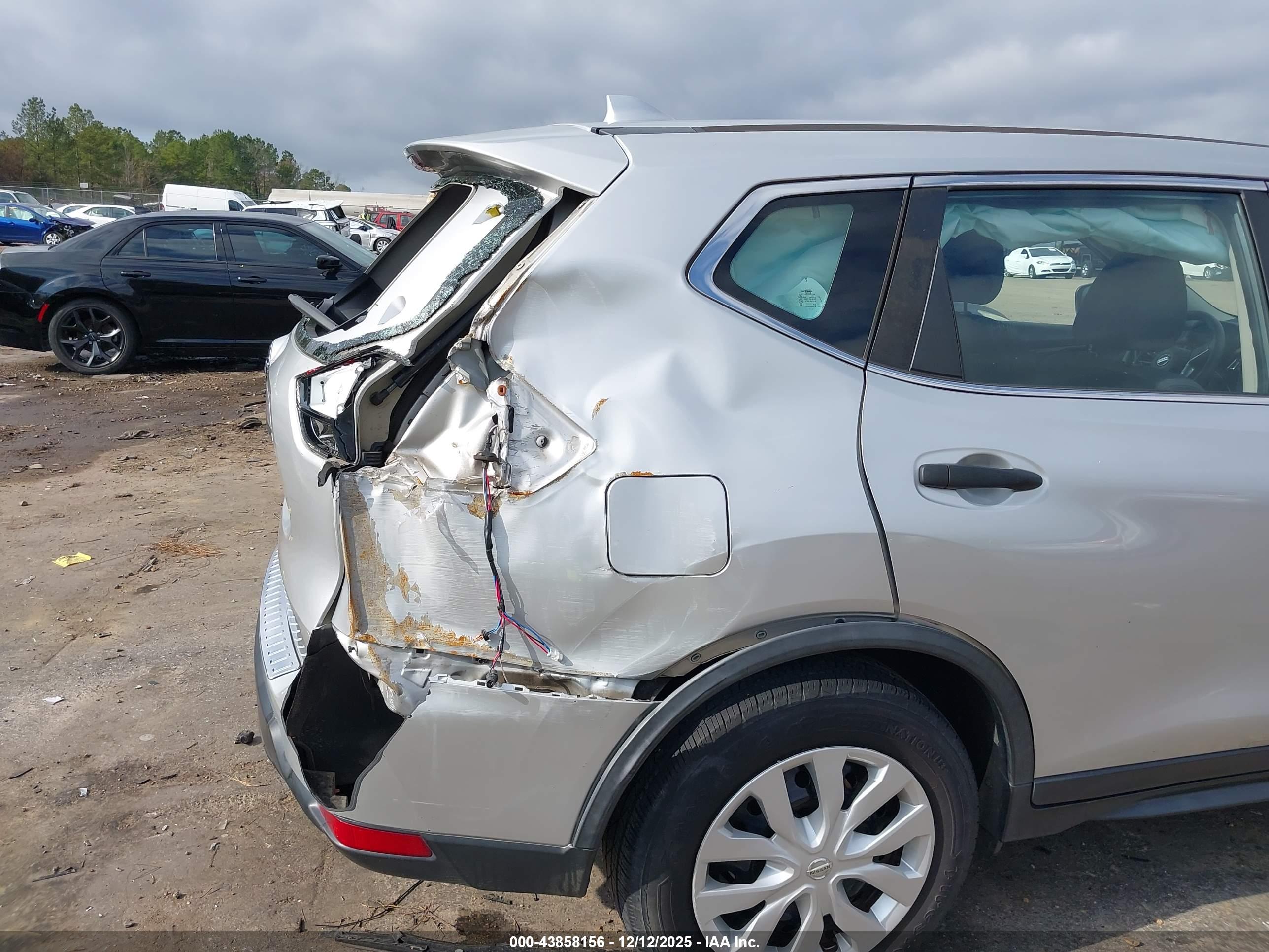 NISSAN ROGUE image 6