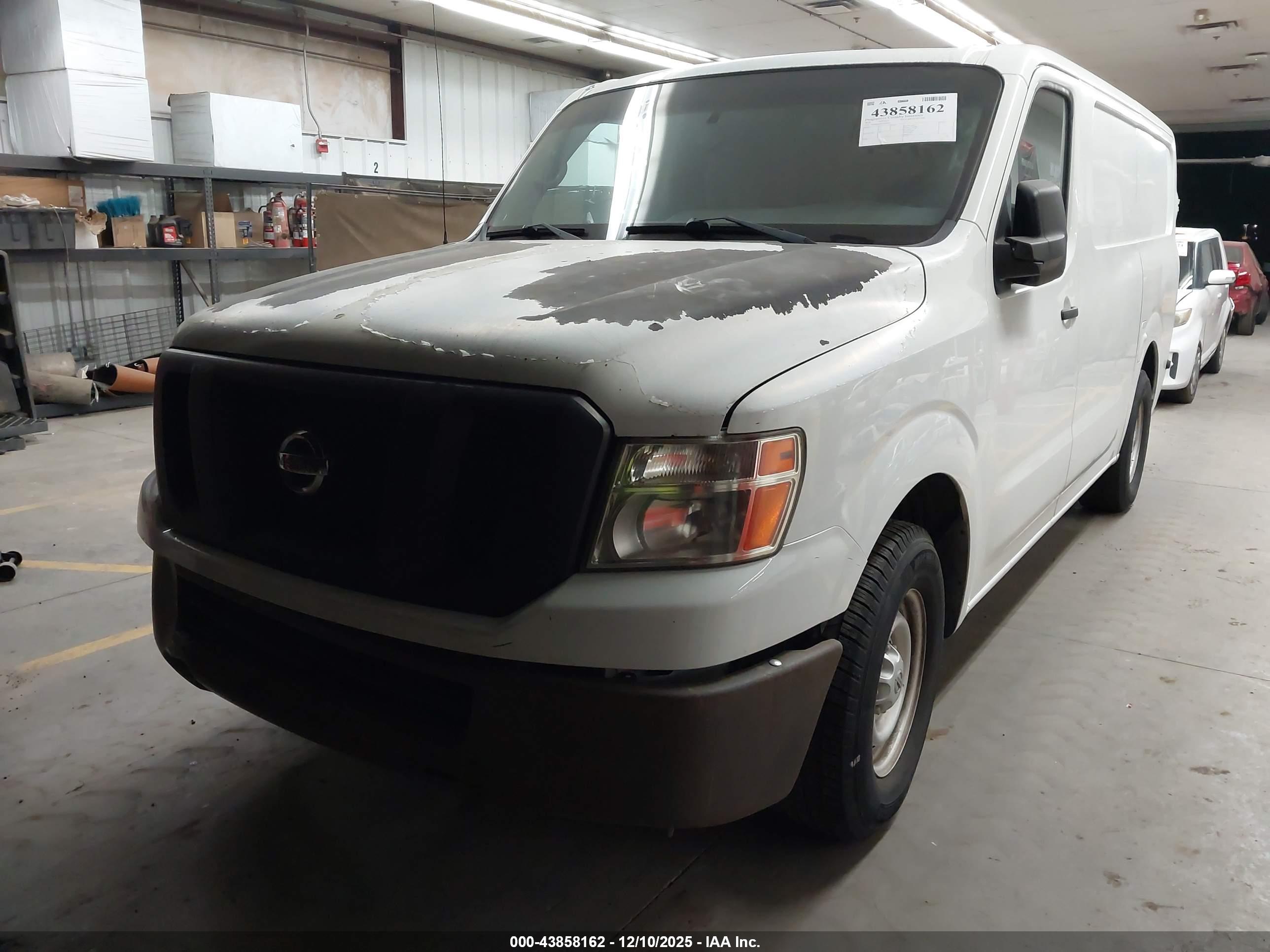 NISSAN NV image 2
