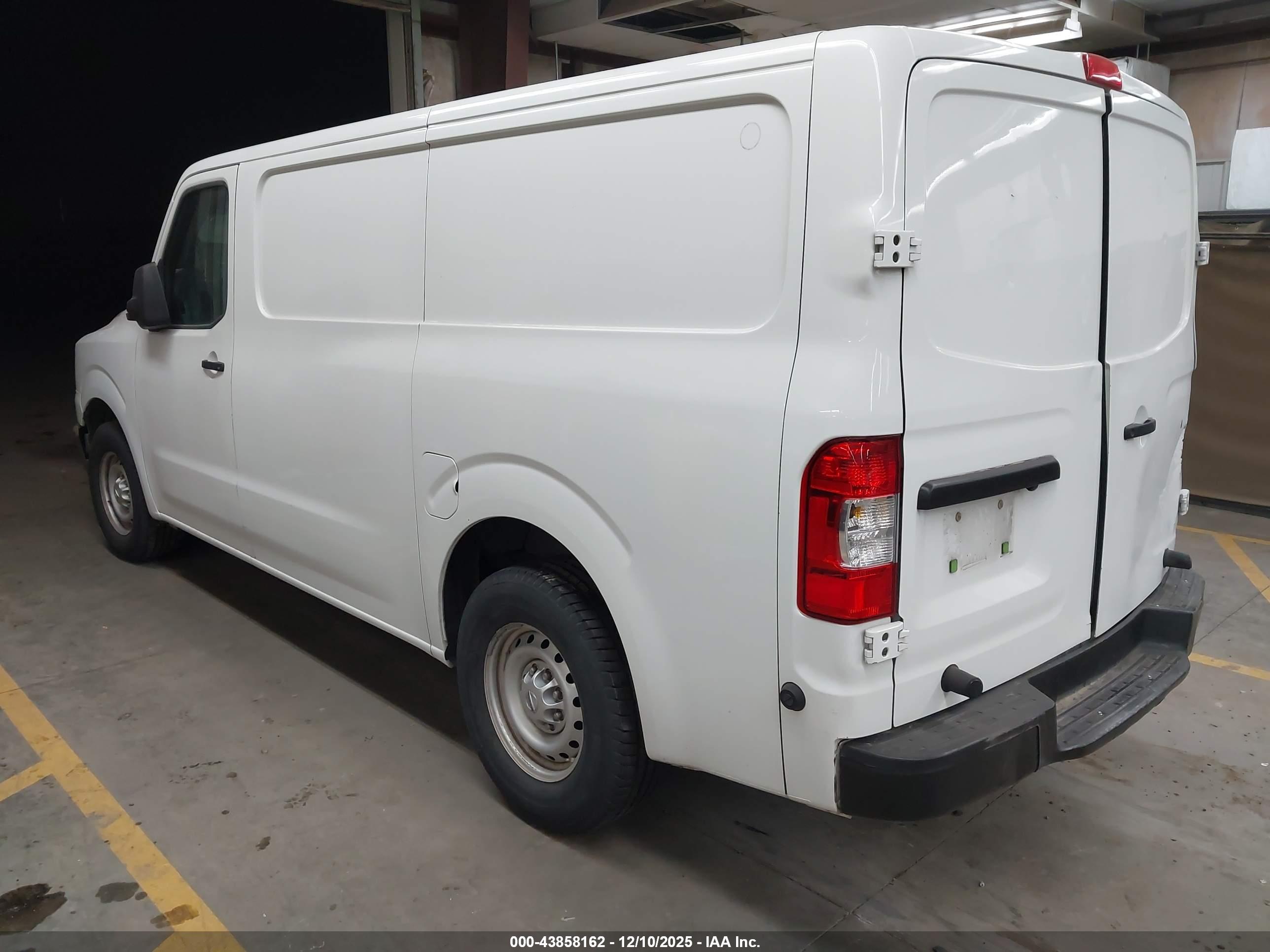 NISSAN NV image 3