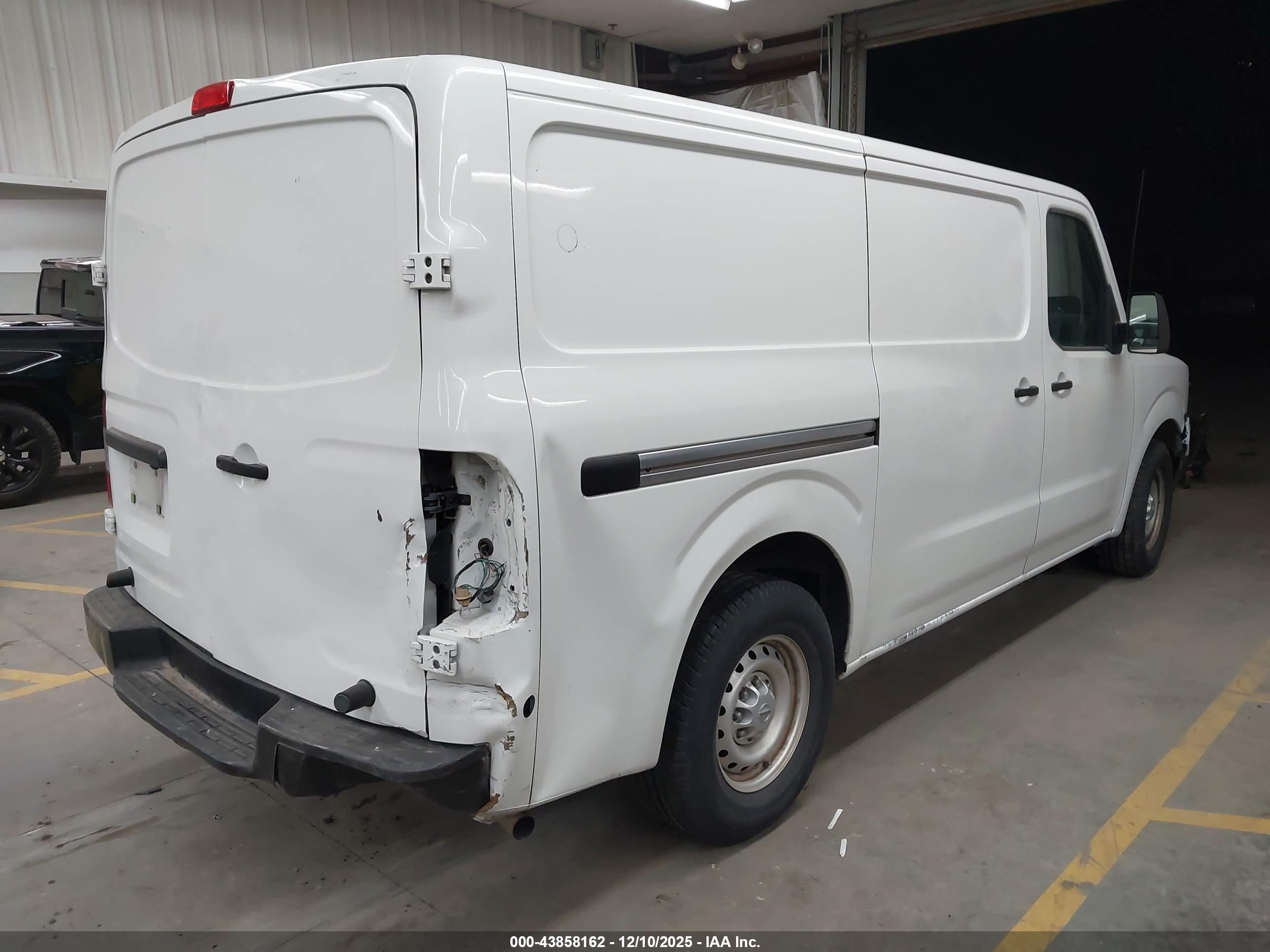 NISSAN NV image 4