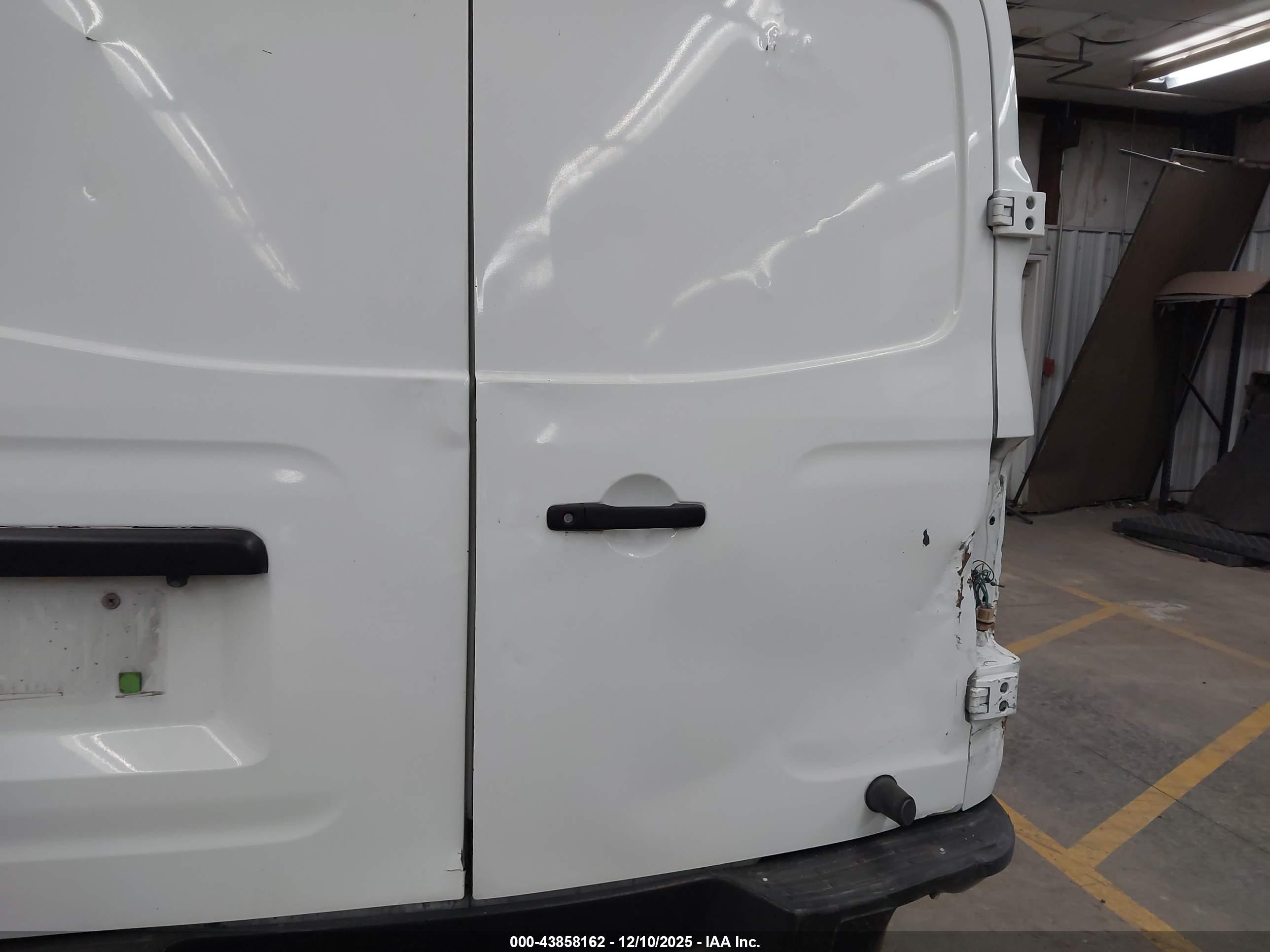 NISSAN NV image 6