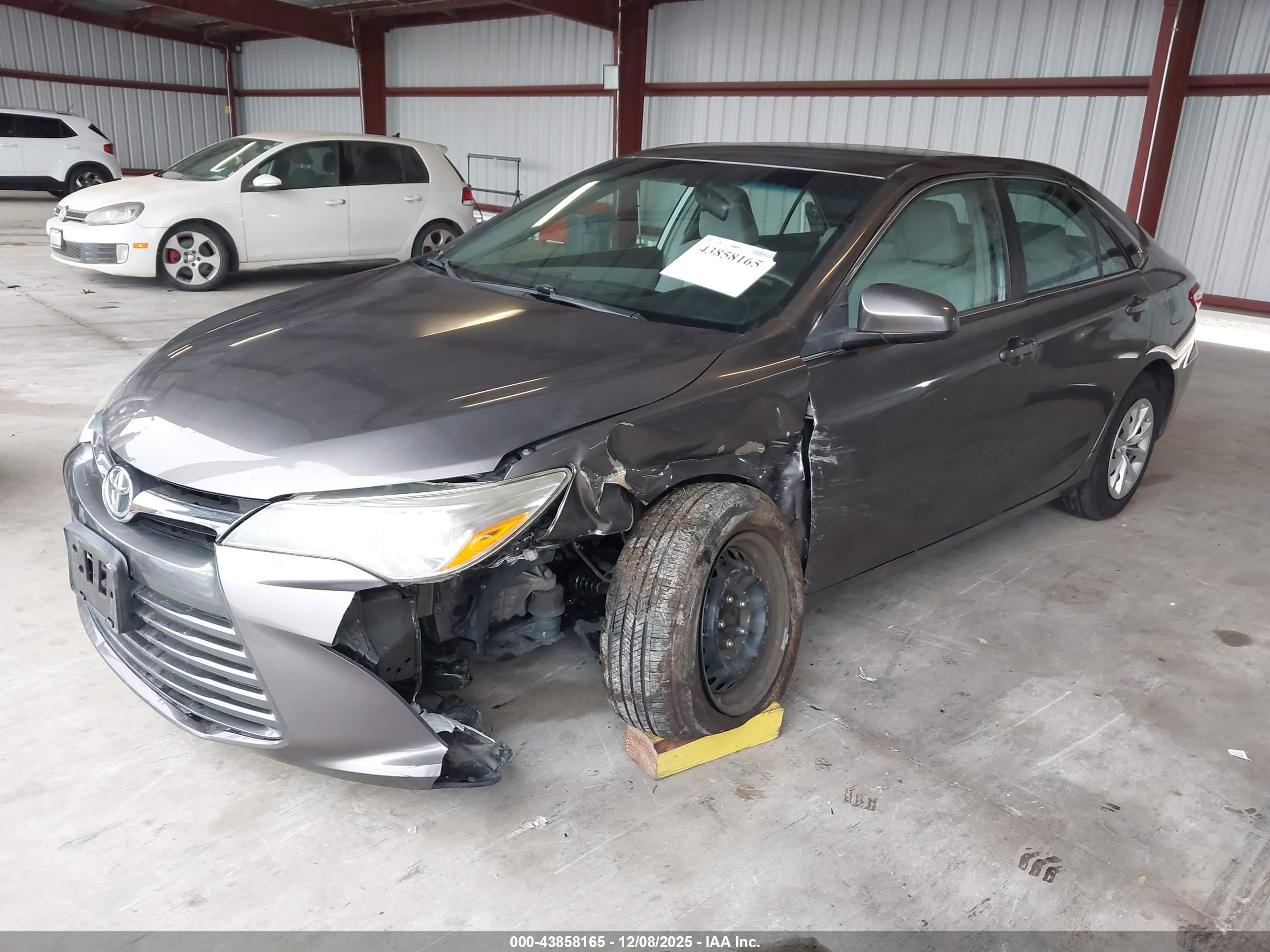 TOYOTA CAMRY image 2